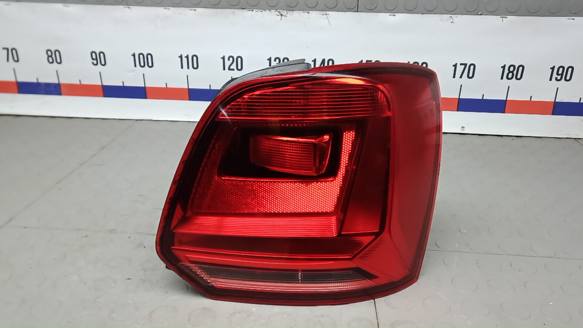 Фонарь задний правый