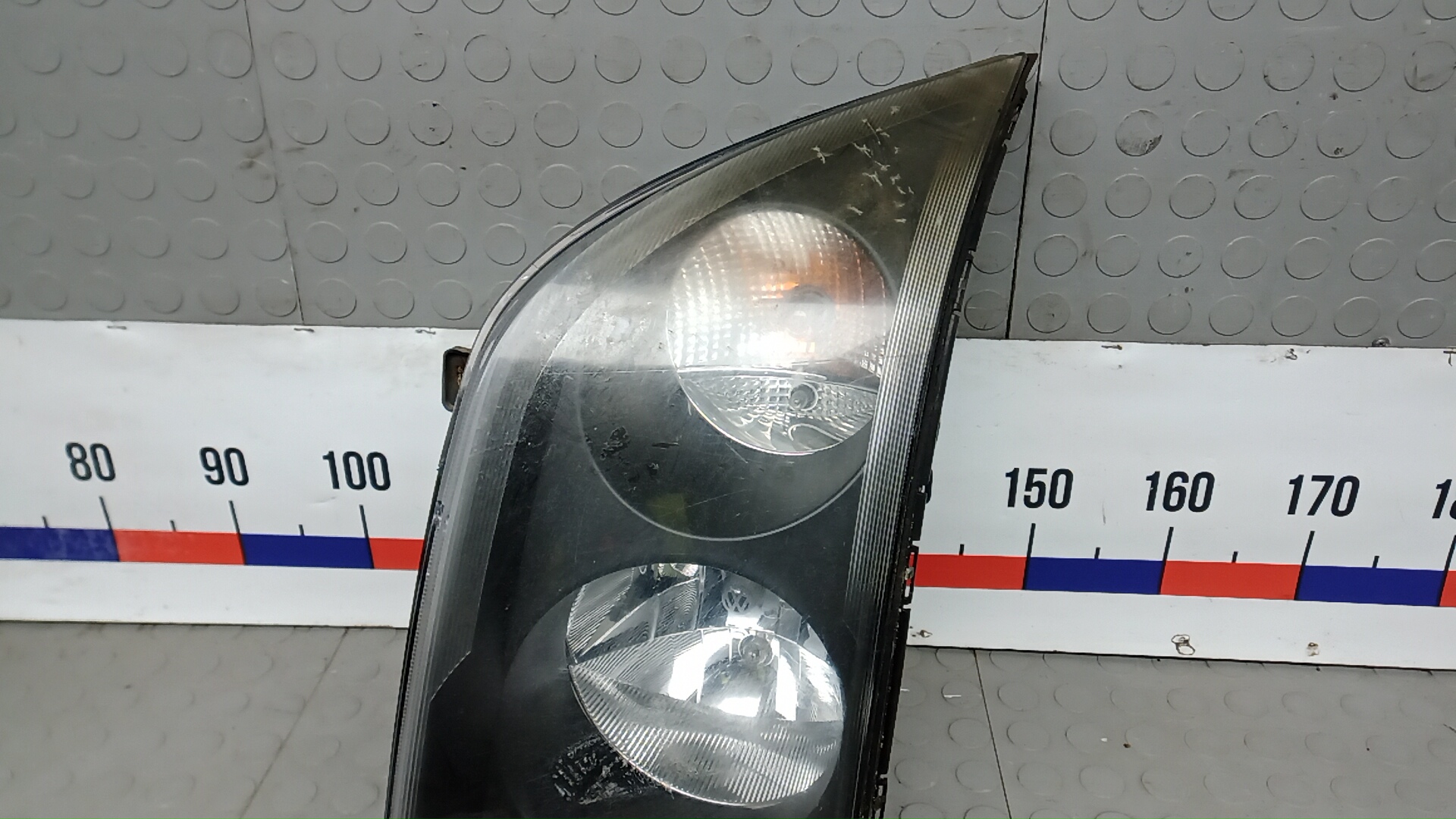 Фара левая