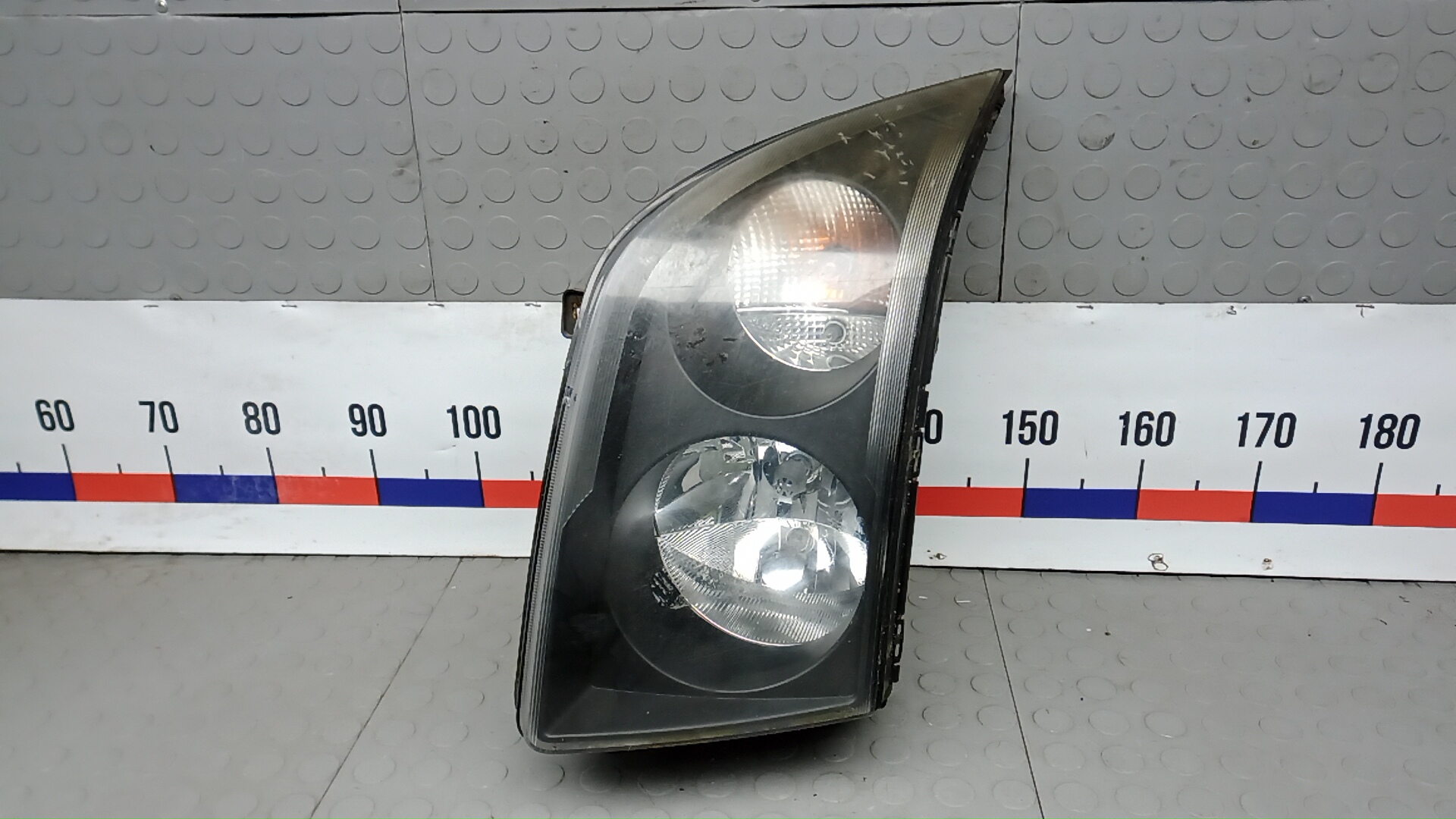 Фара левая