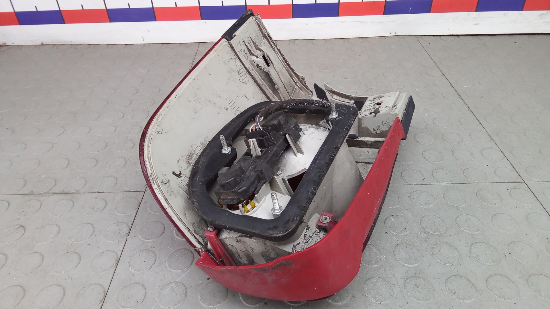 Фонарь задний левый