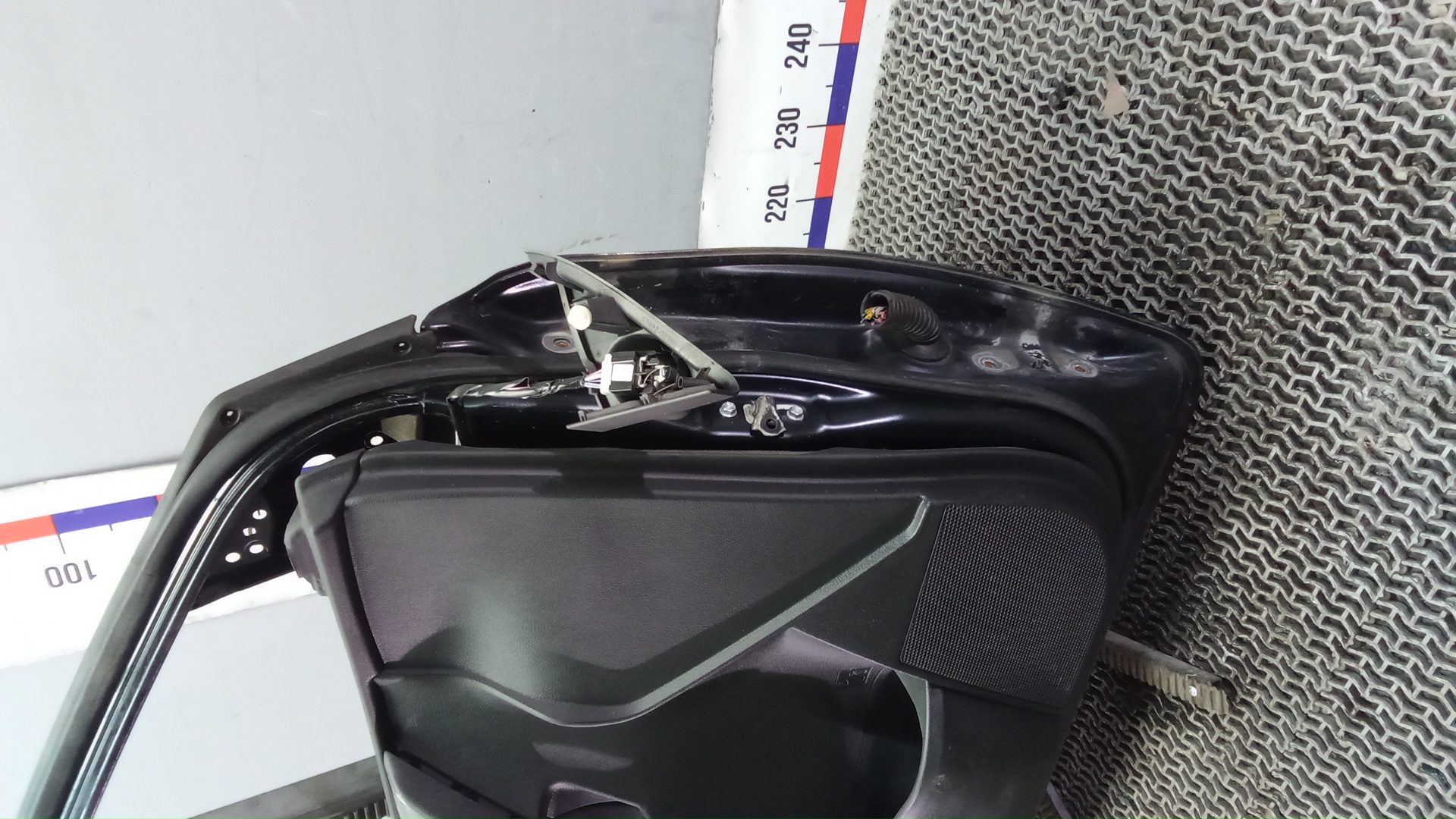 Дверь передняя левая