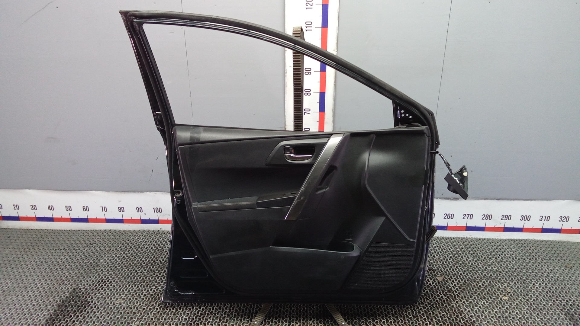 Дверь передняя левая