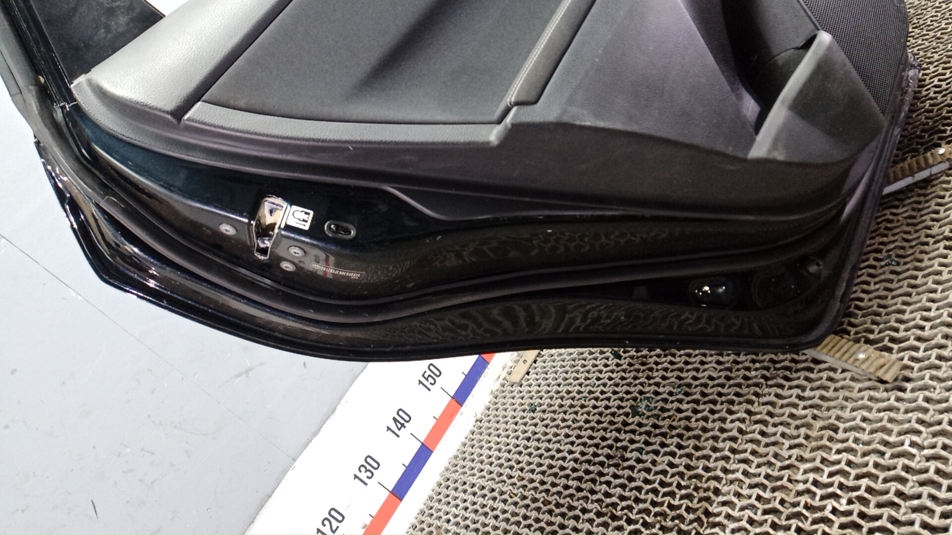 Дверь задняя левая