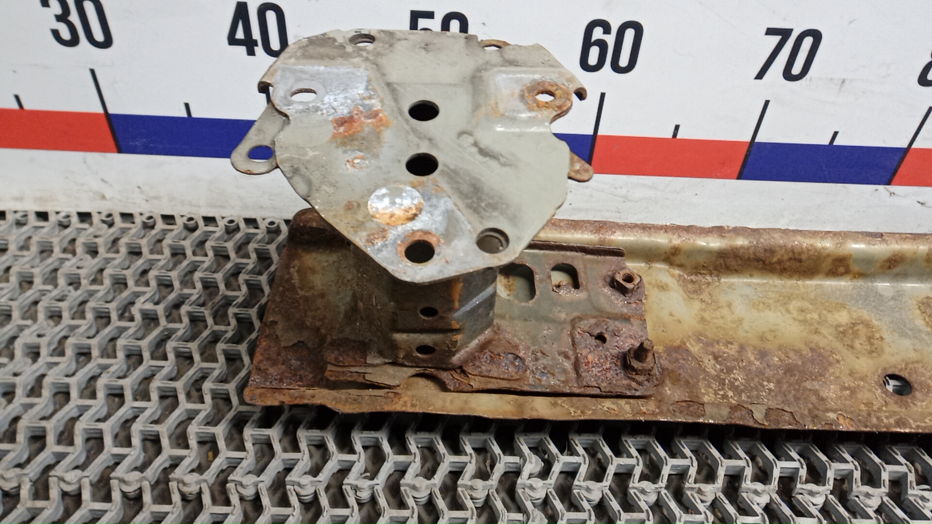 Усилитель заднего бампера