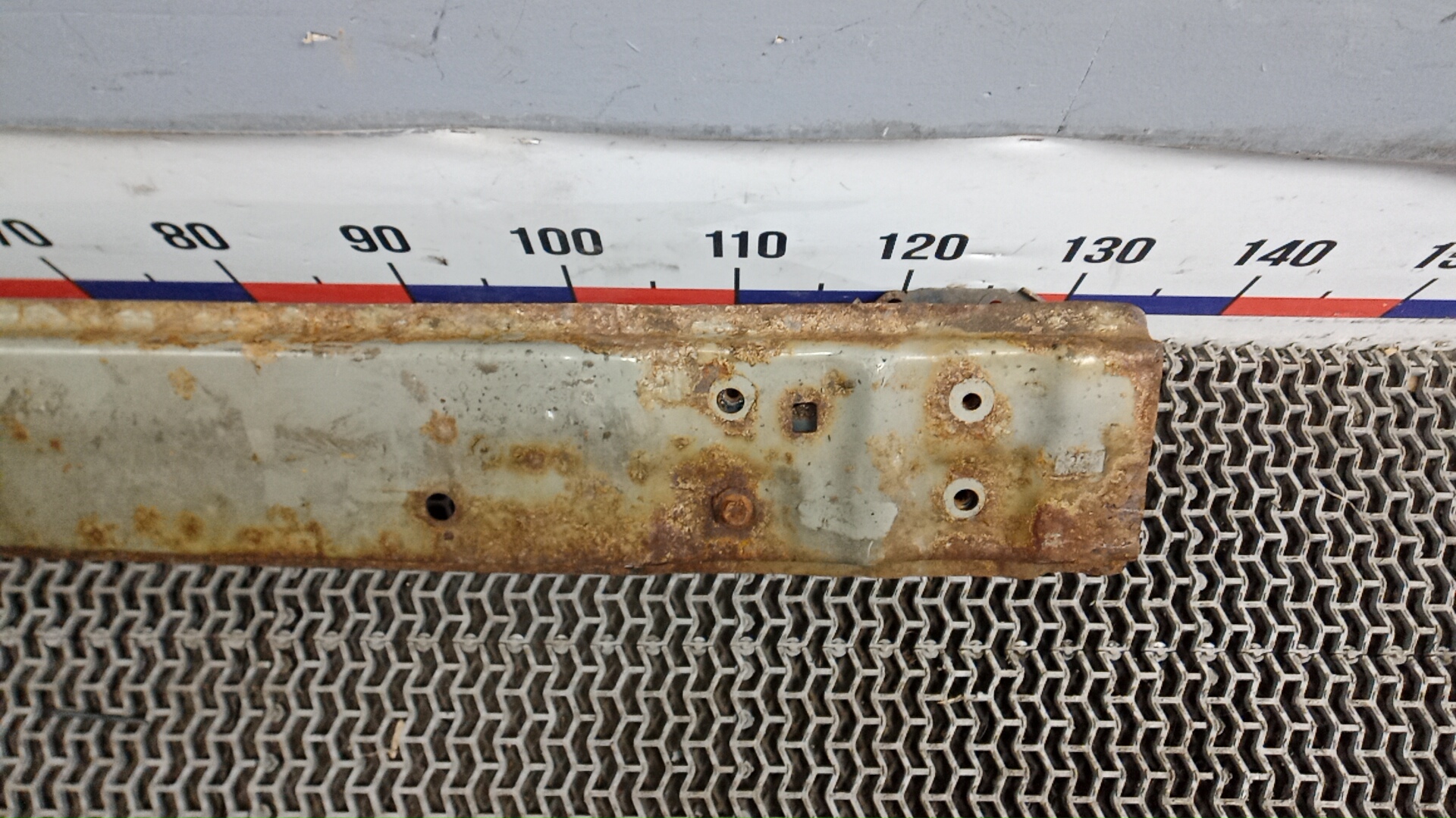 Усилитель заднего бампера