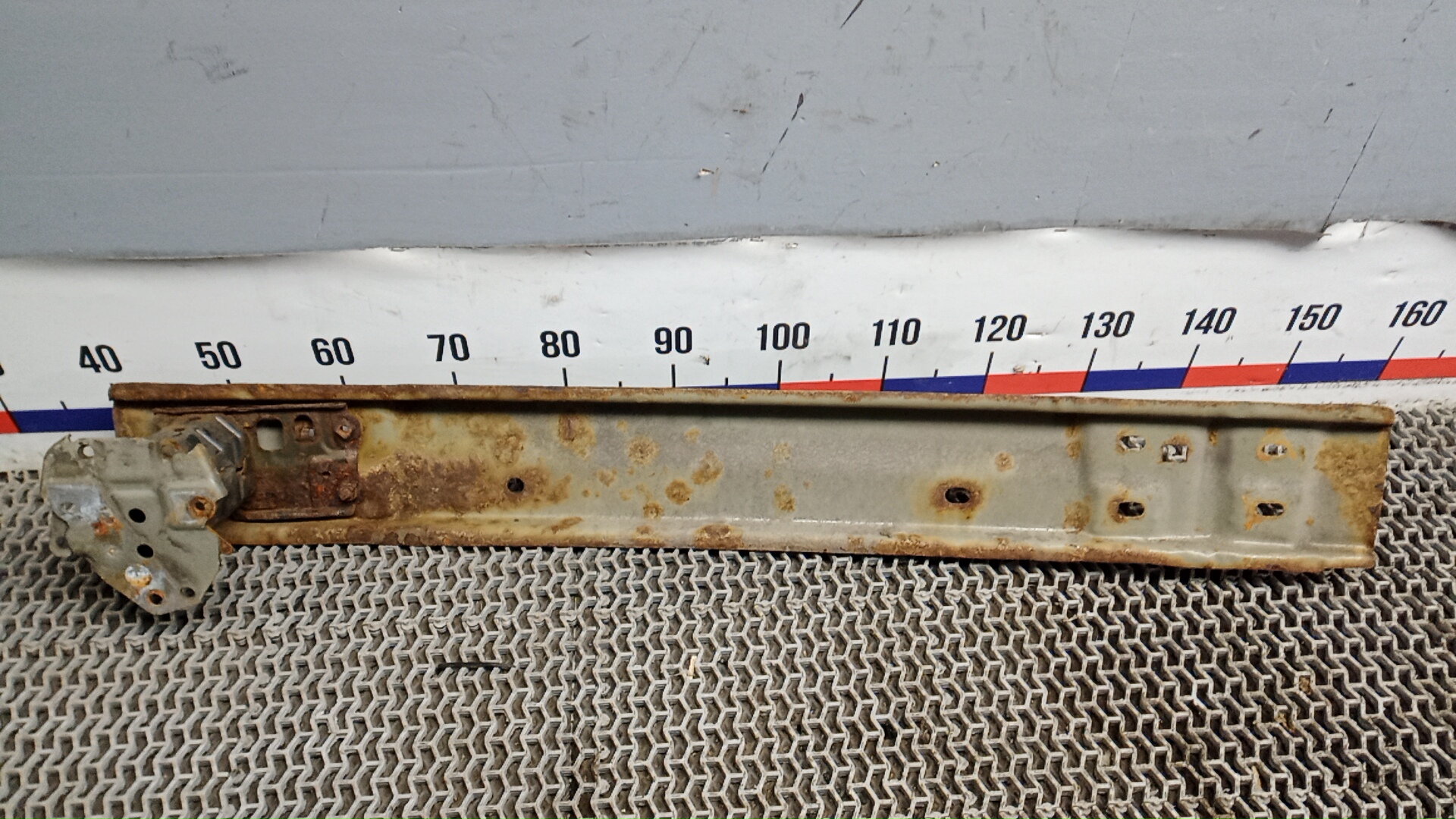 Усилитель заднего бампера