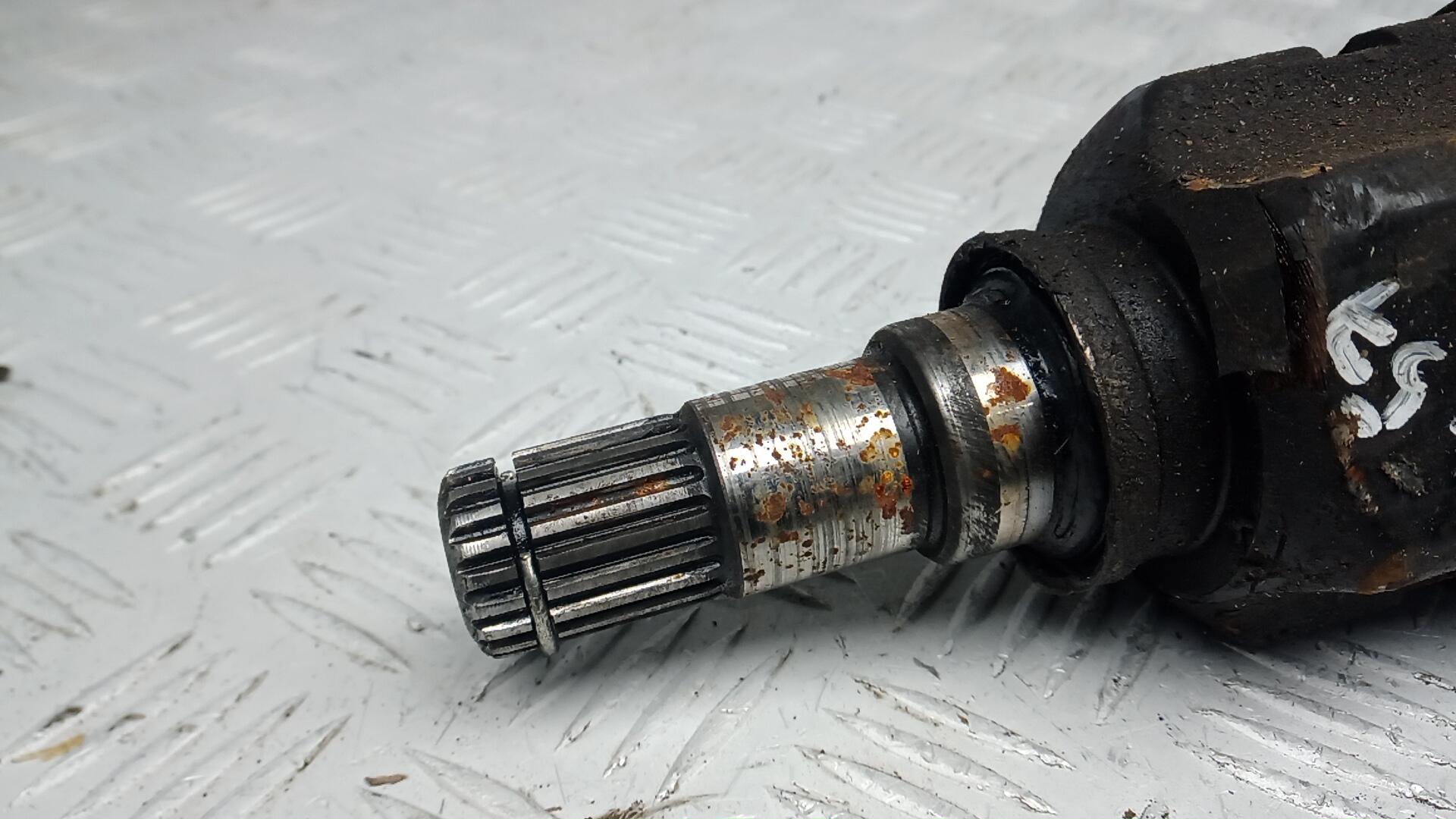 Полуось передняя левая