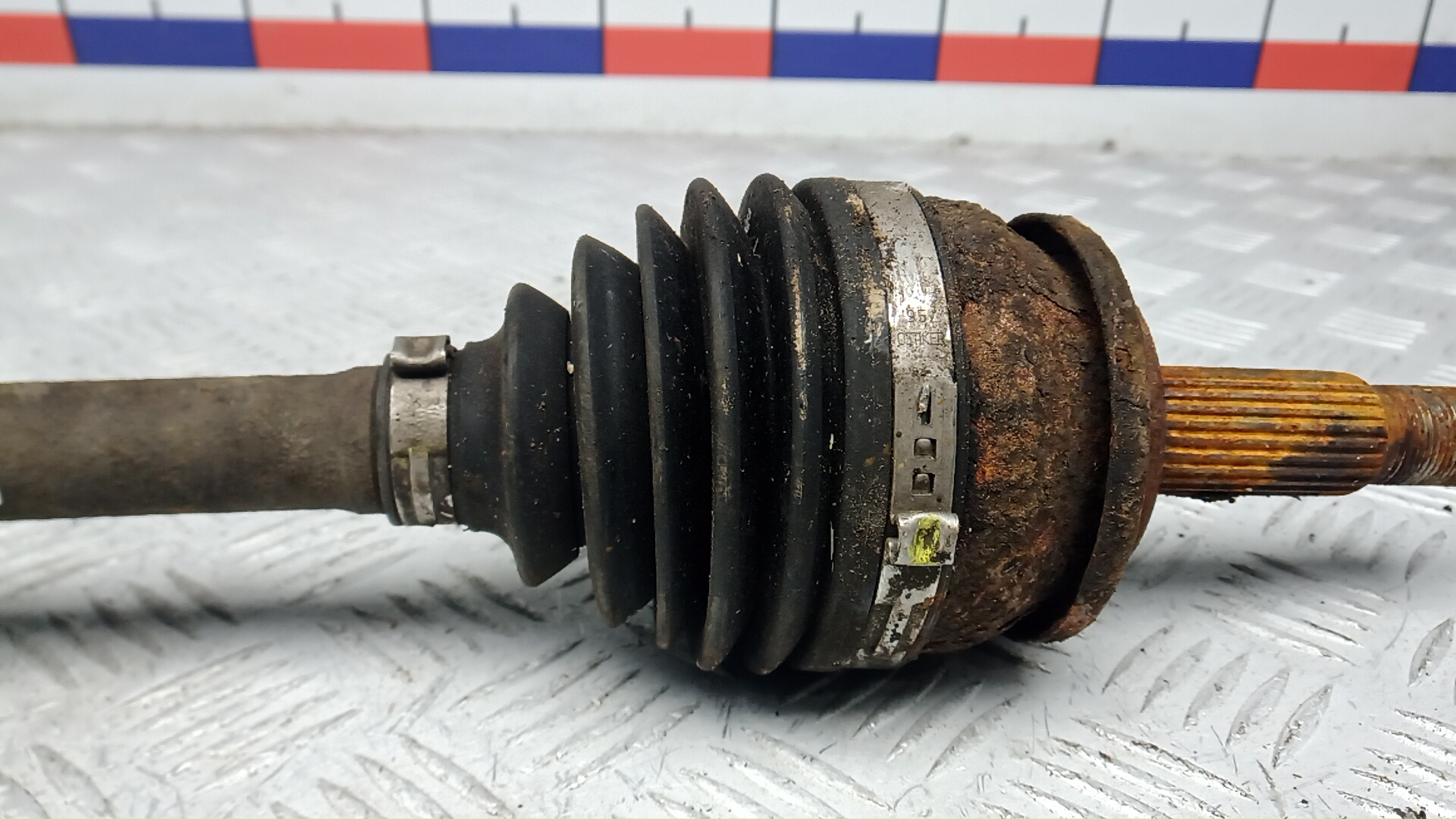 Полуось передняя левая