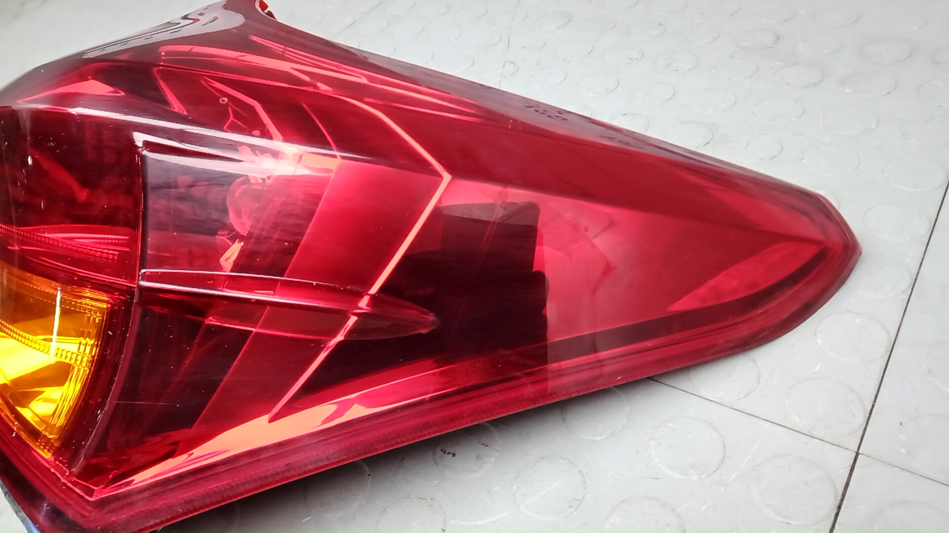 Фонарь задний правый