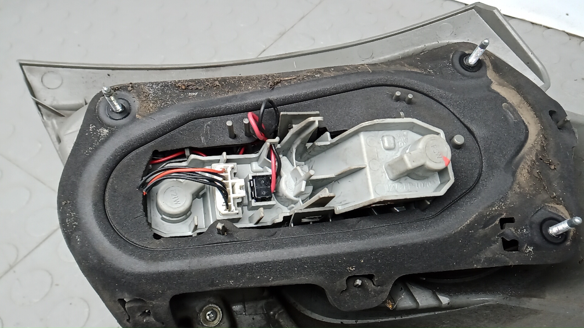 Фонарь задний левый