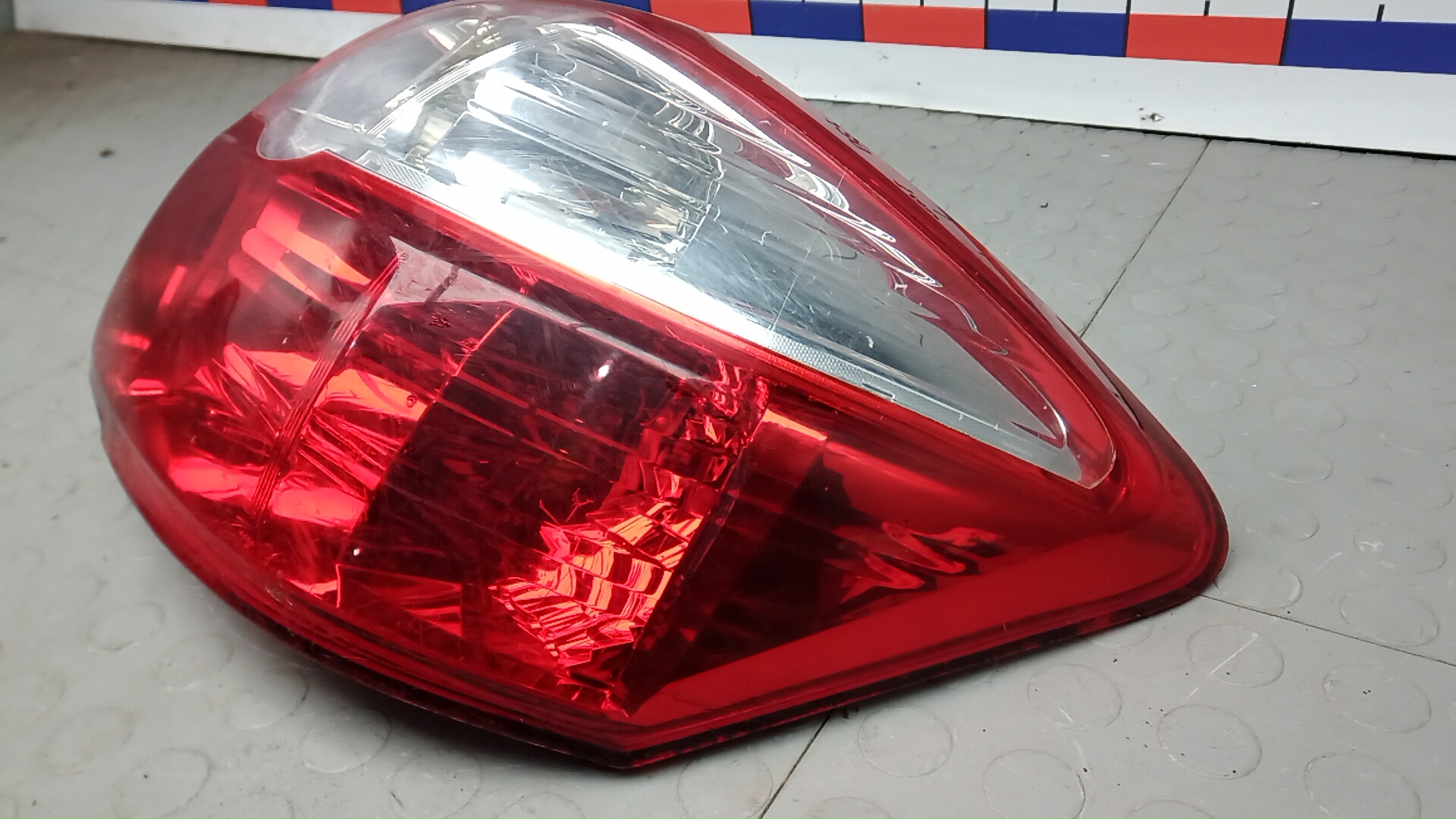 Фонарь задний правый