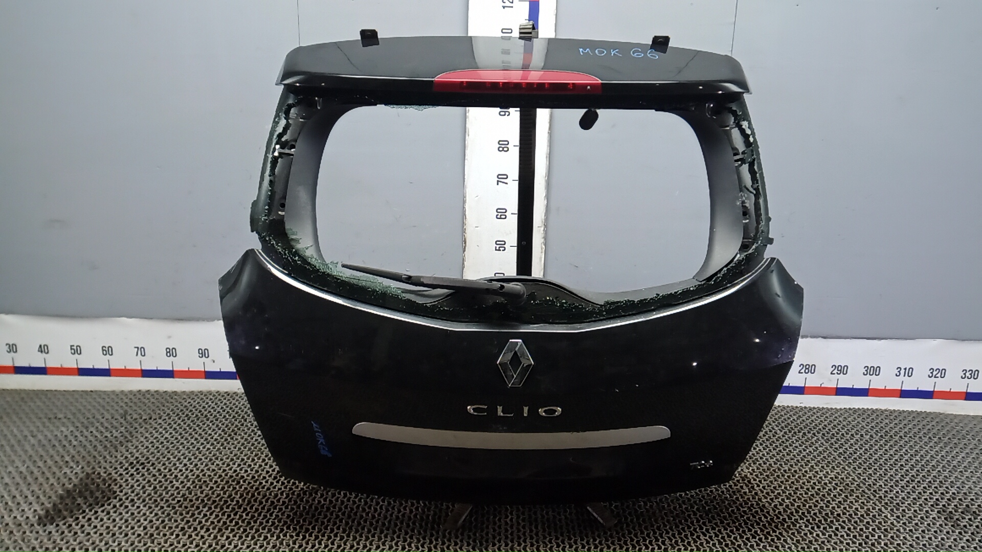 Дверь багажника