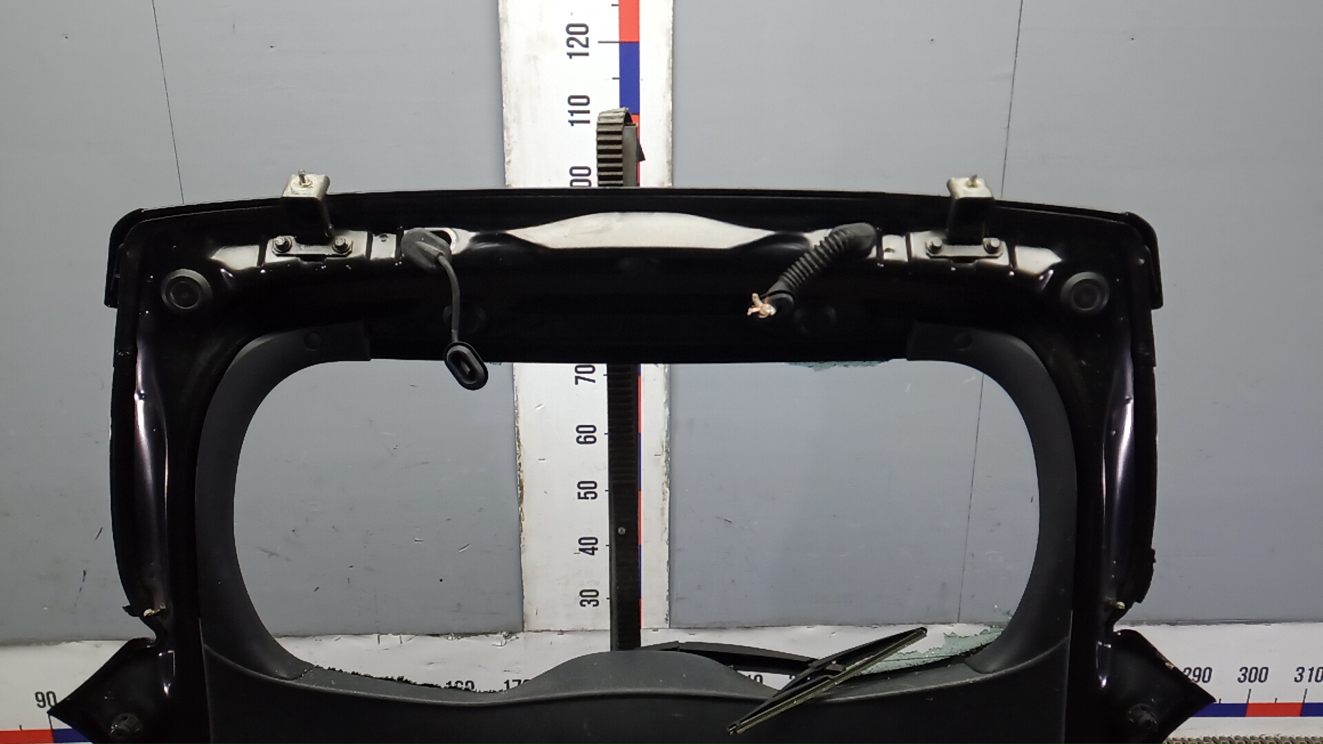 Дверь багажника