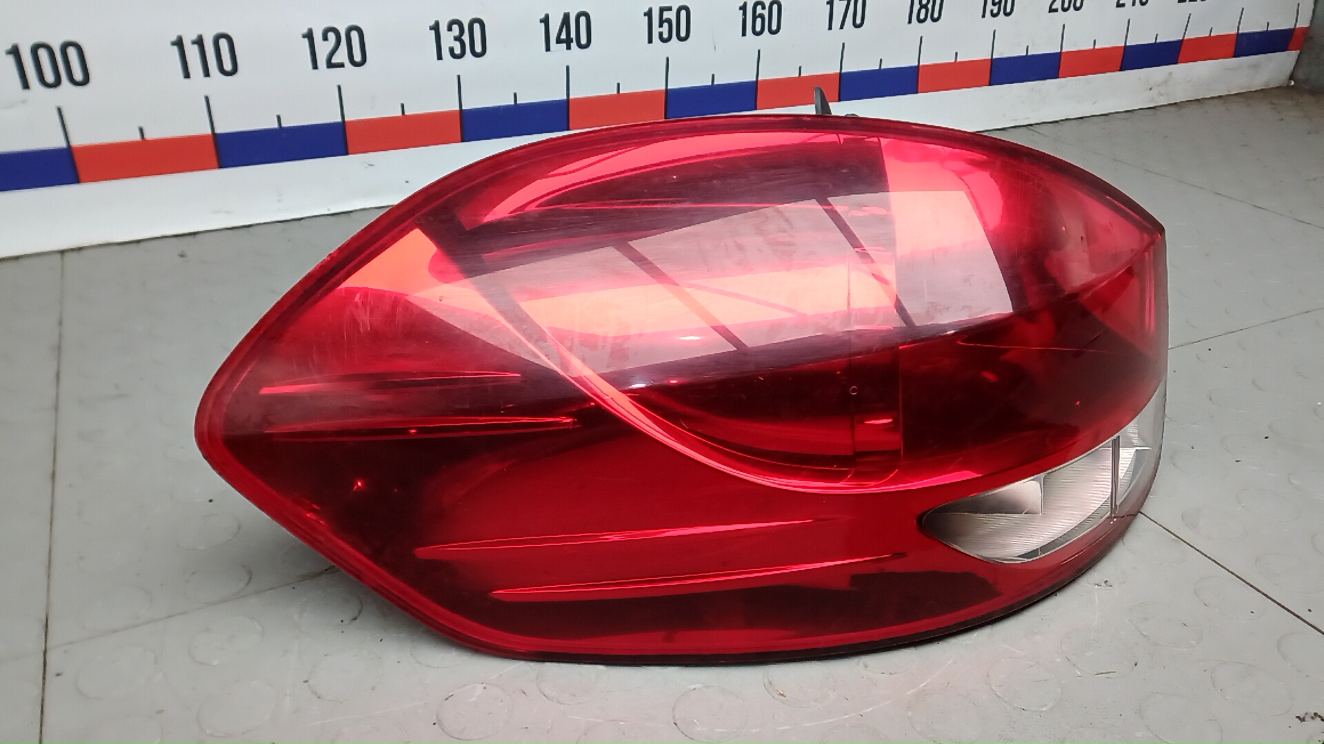 Фонарь задний левый