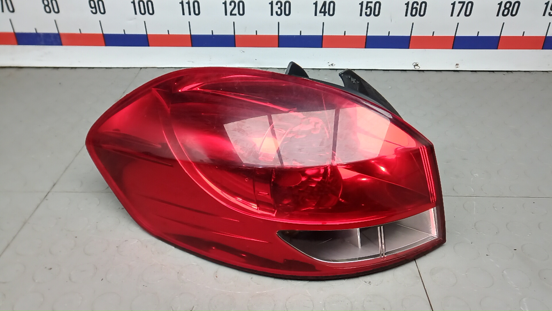 Фонарь задний левый