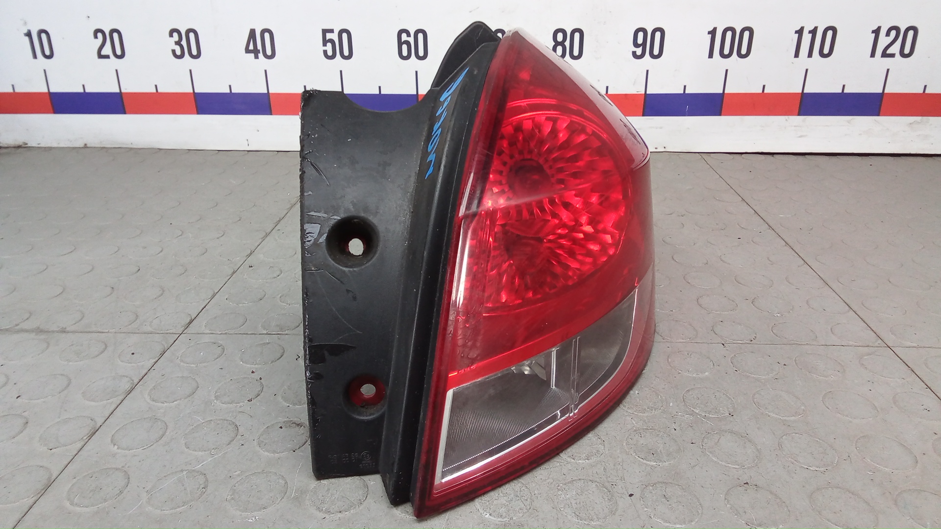 Фонарь задний правый