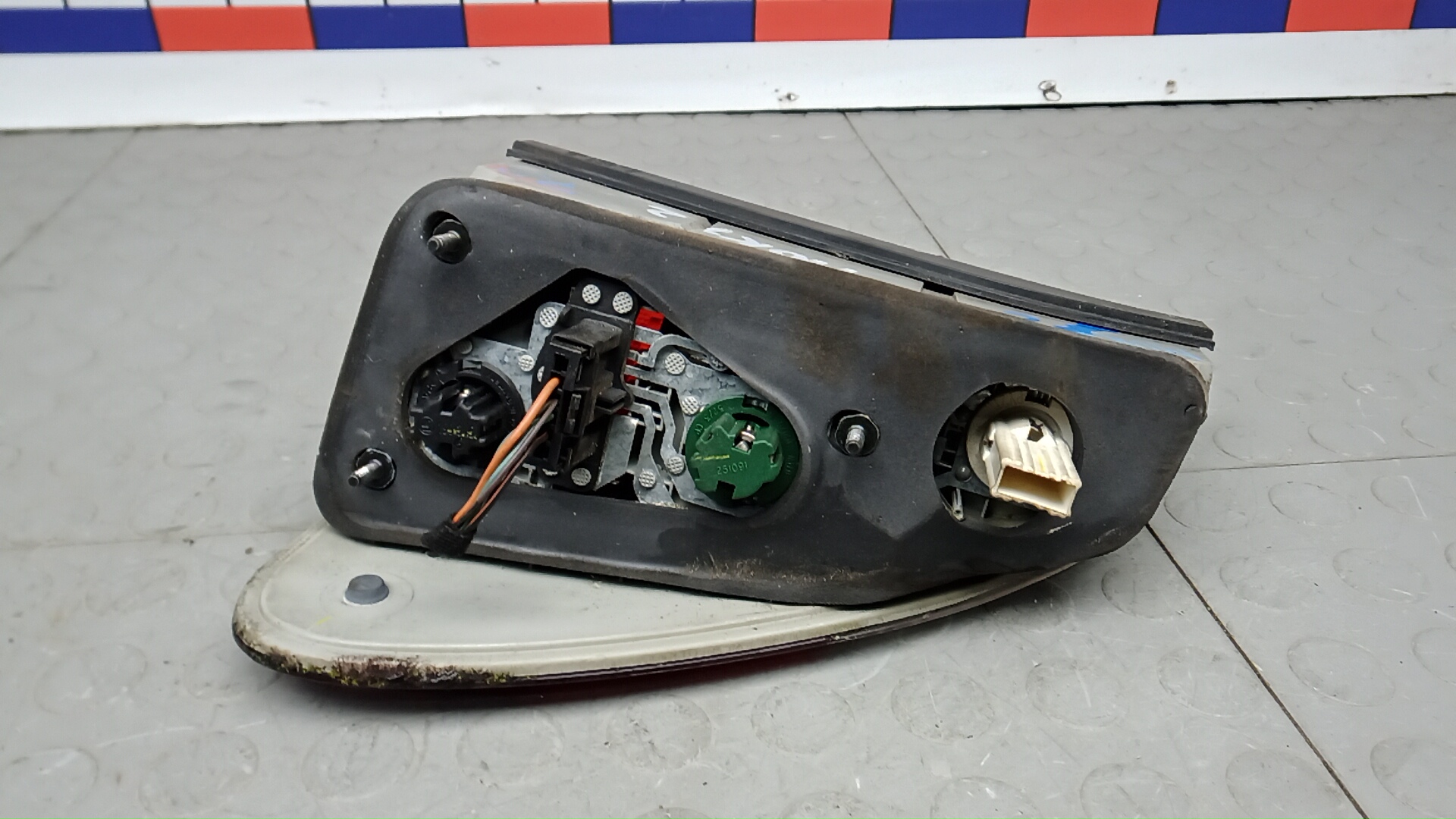 Фонарь задний левый