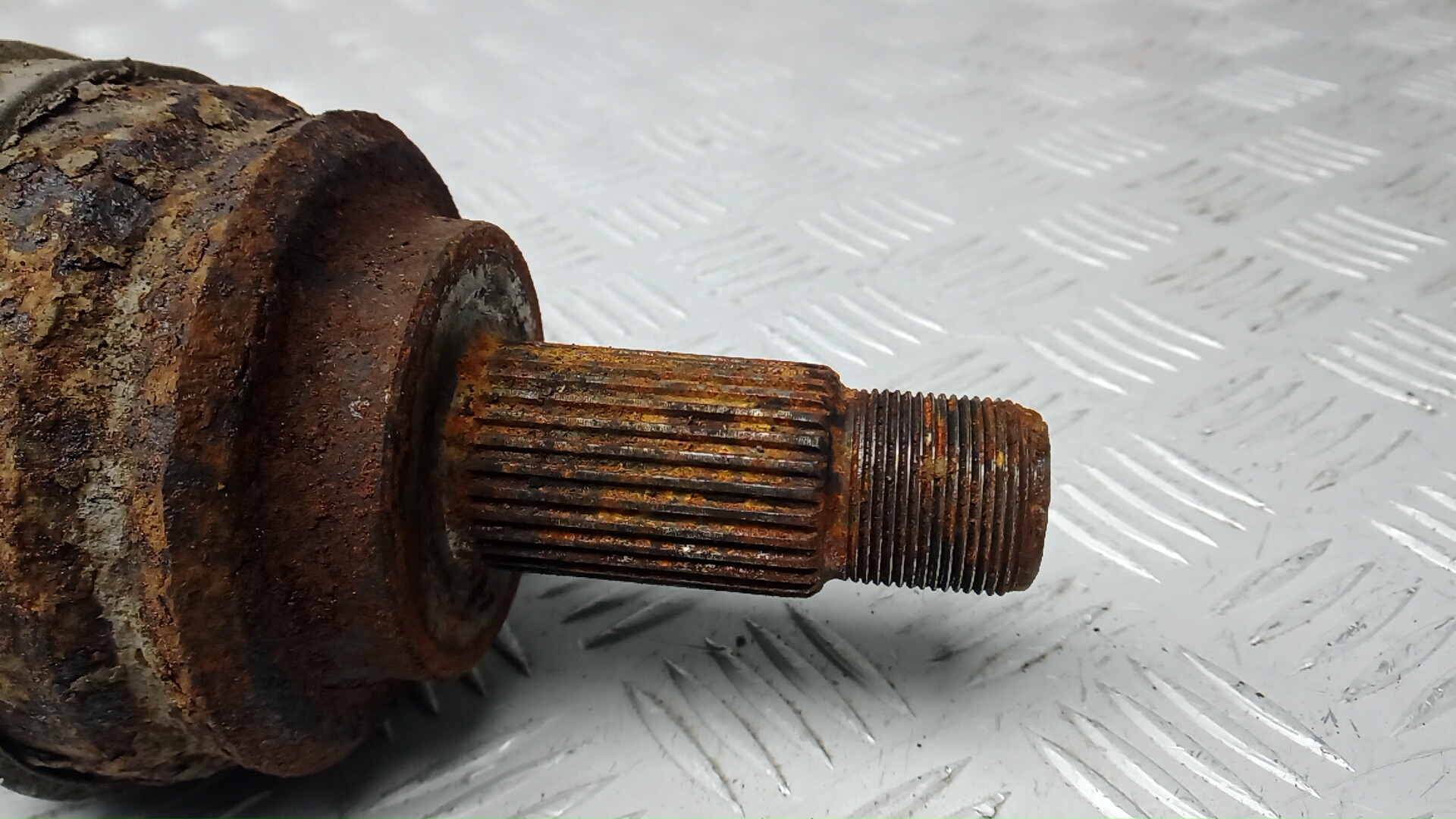 Полуось передняя правая