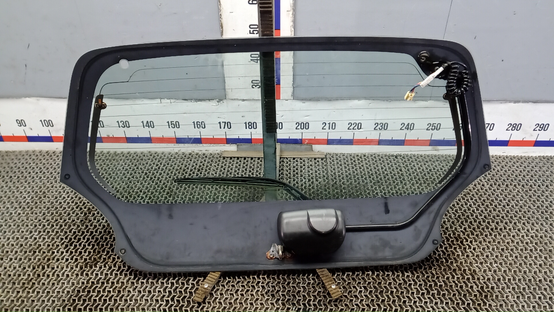 Дверь багажника