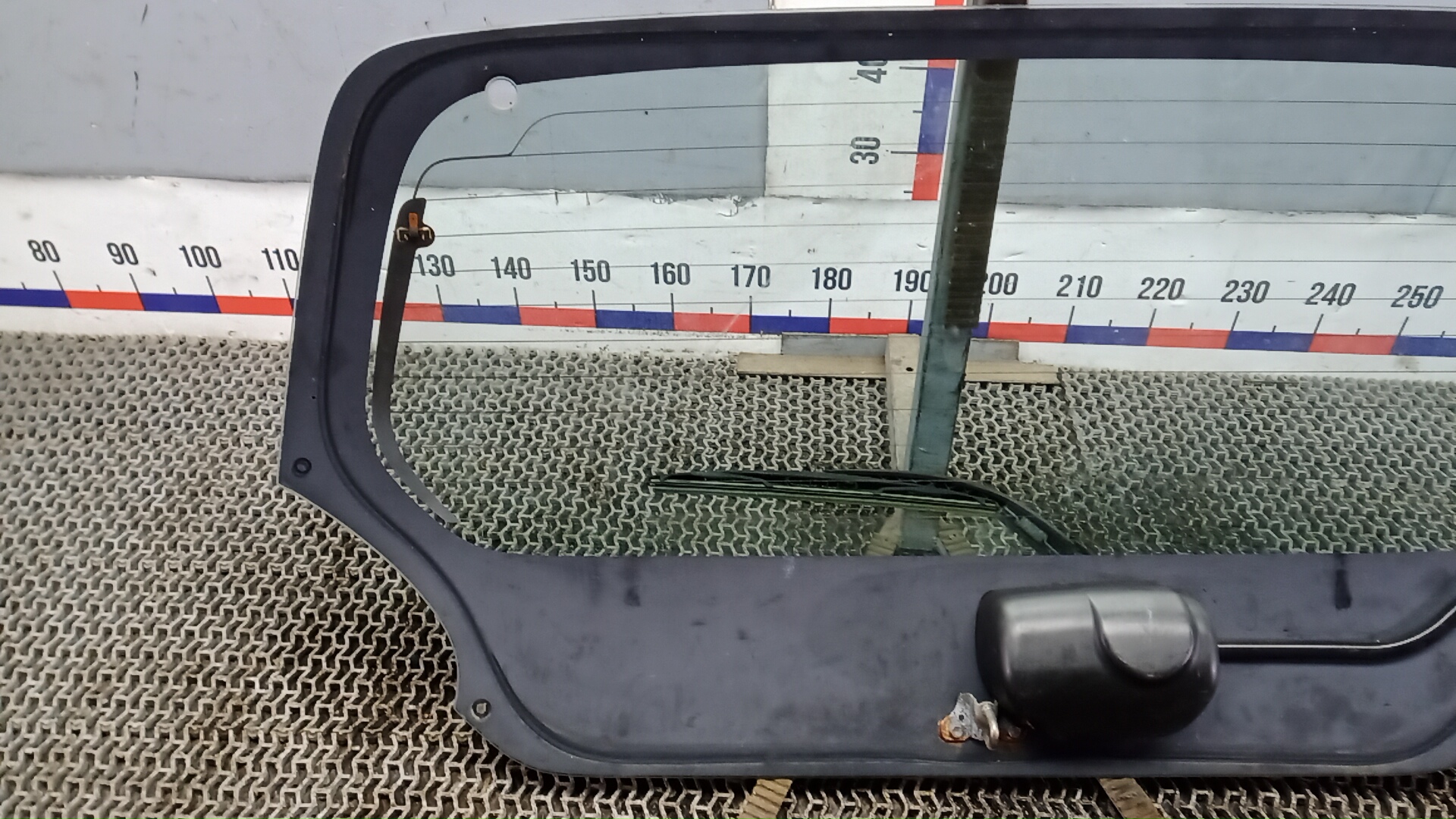 Дверь багажника