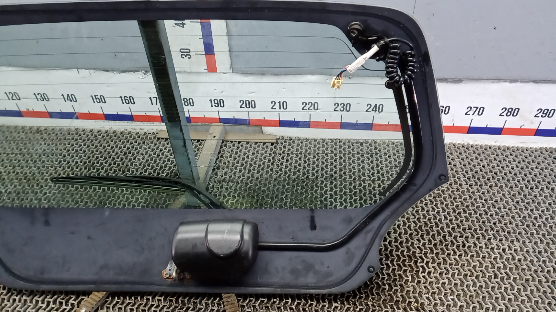 Дверь багажника