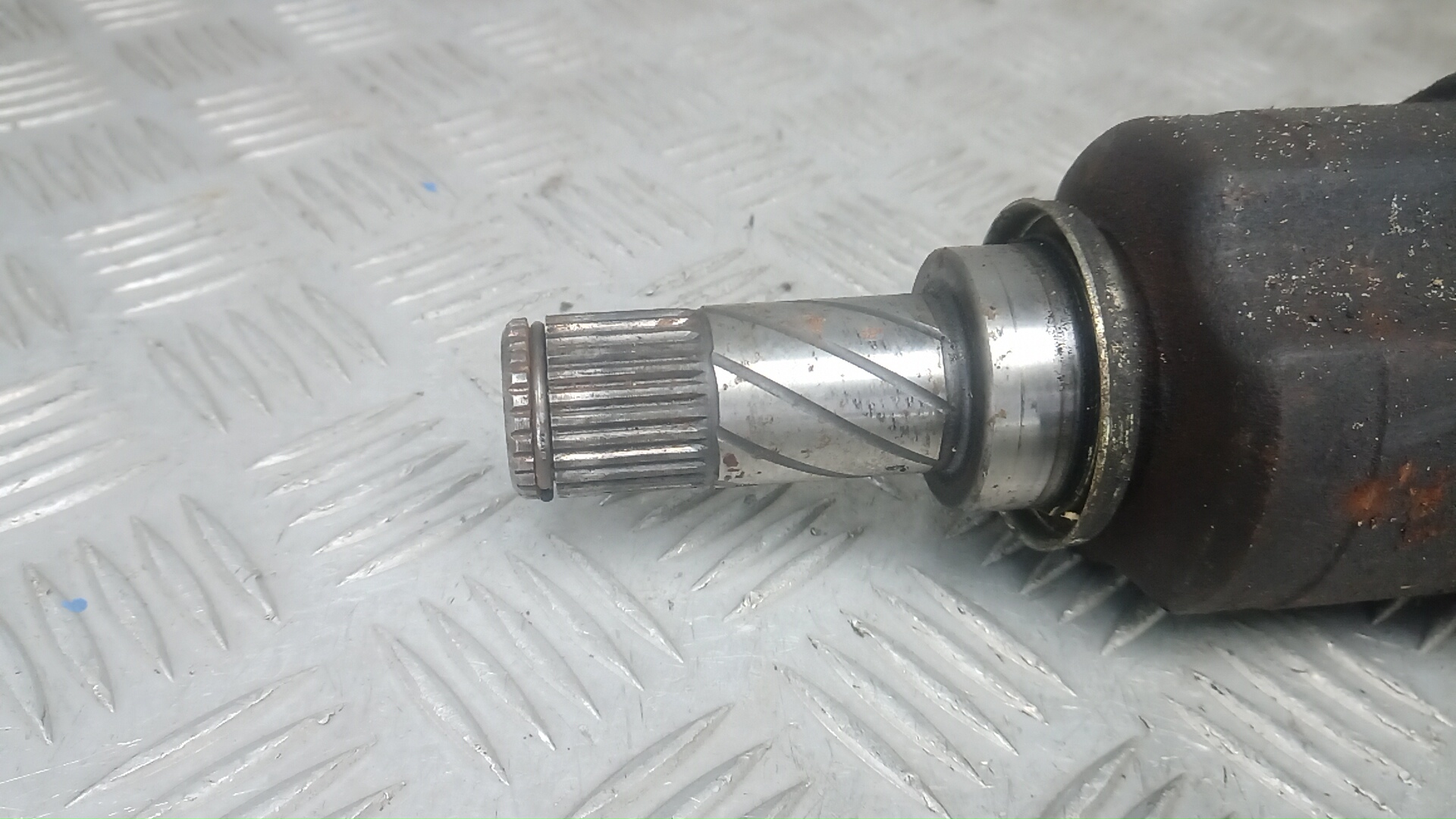 Полуось передняя левая