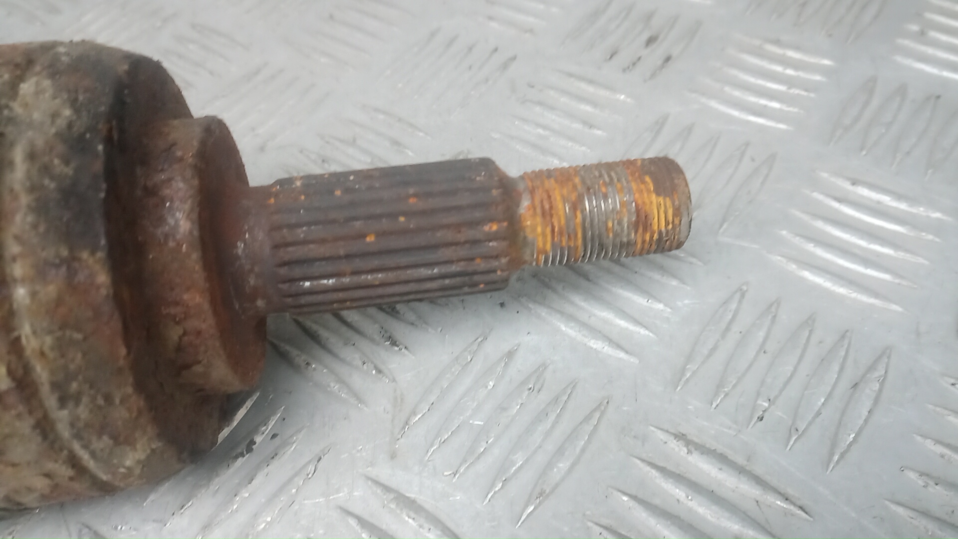 Полуось передняя левая