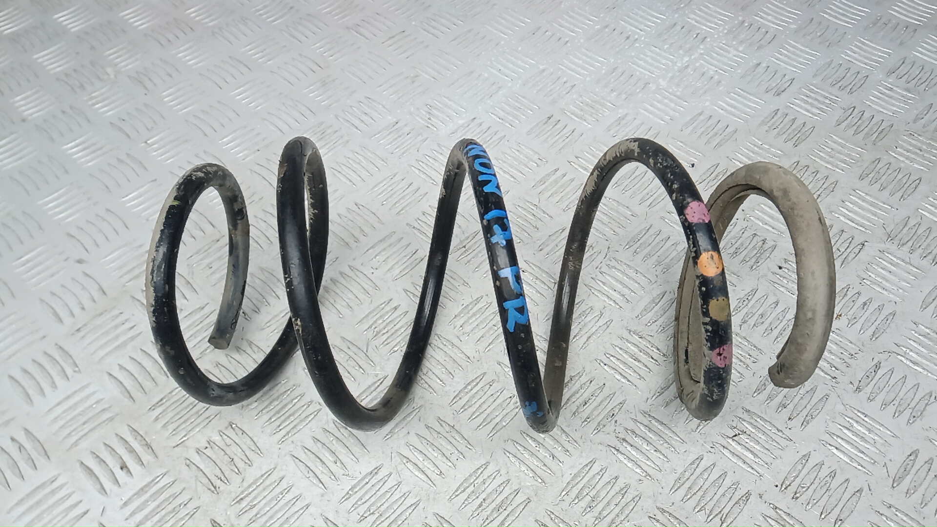 Пружина передняя правая