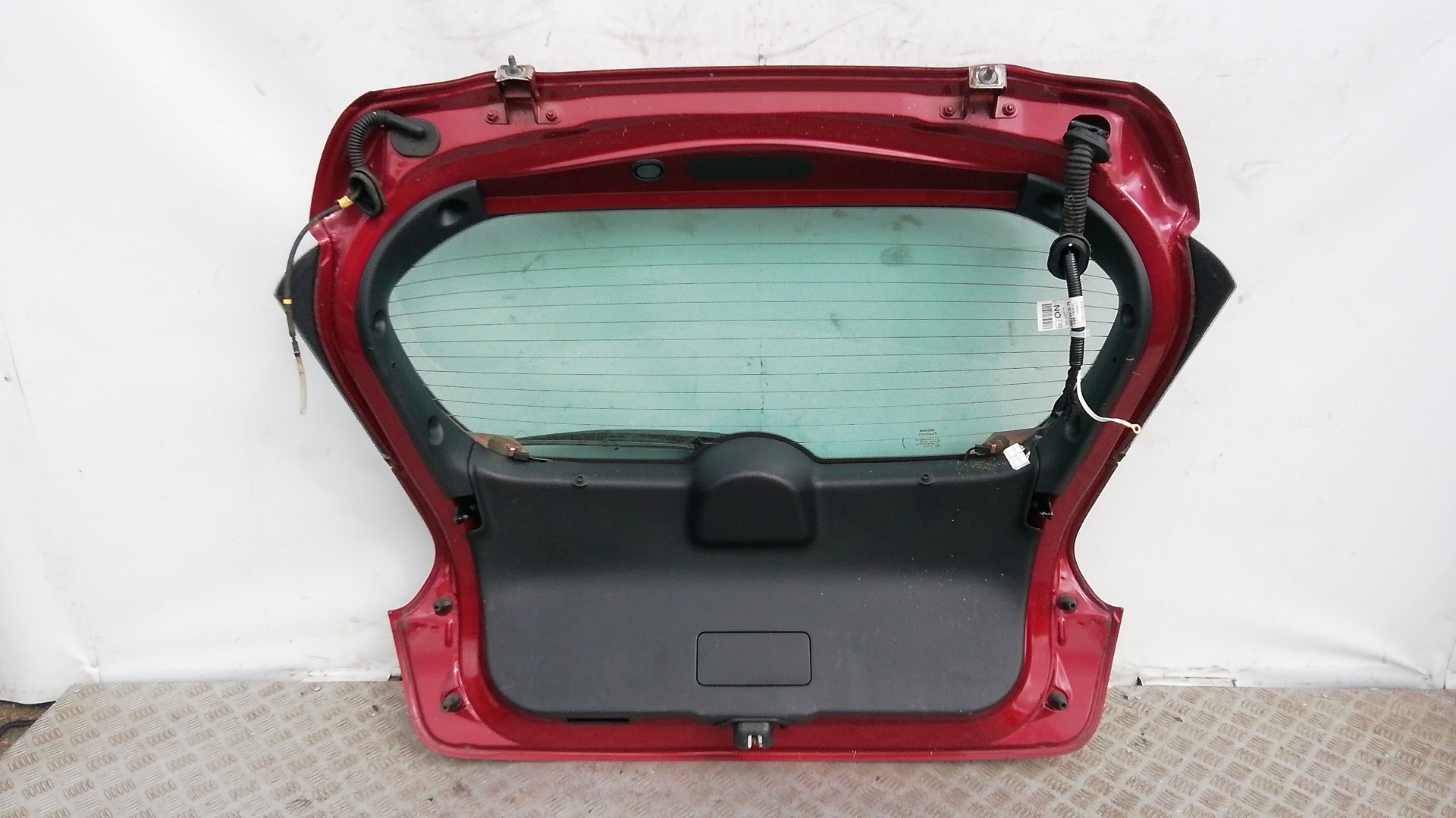 Дверь багажника