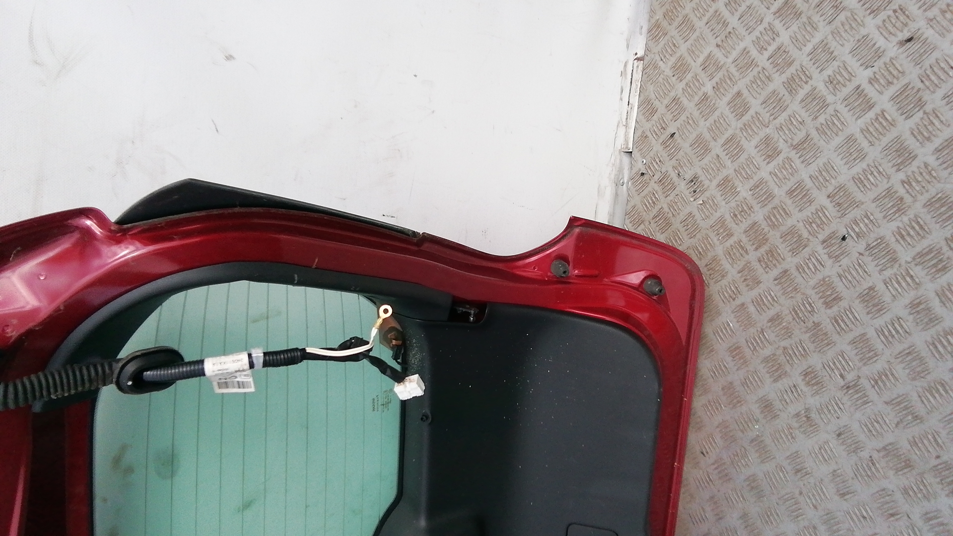 Дверь багажника