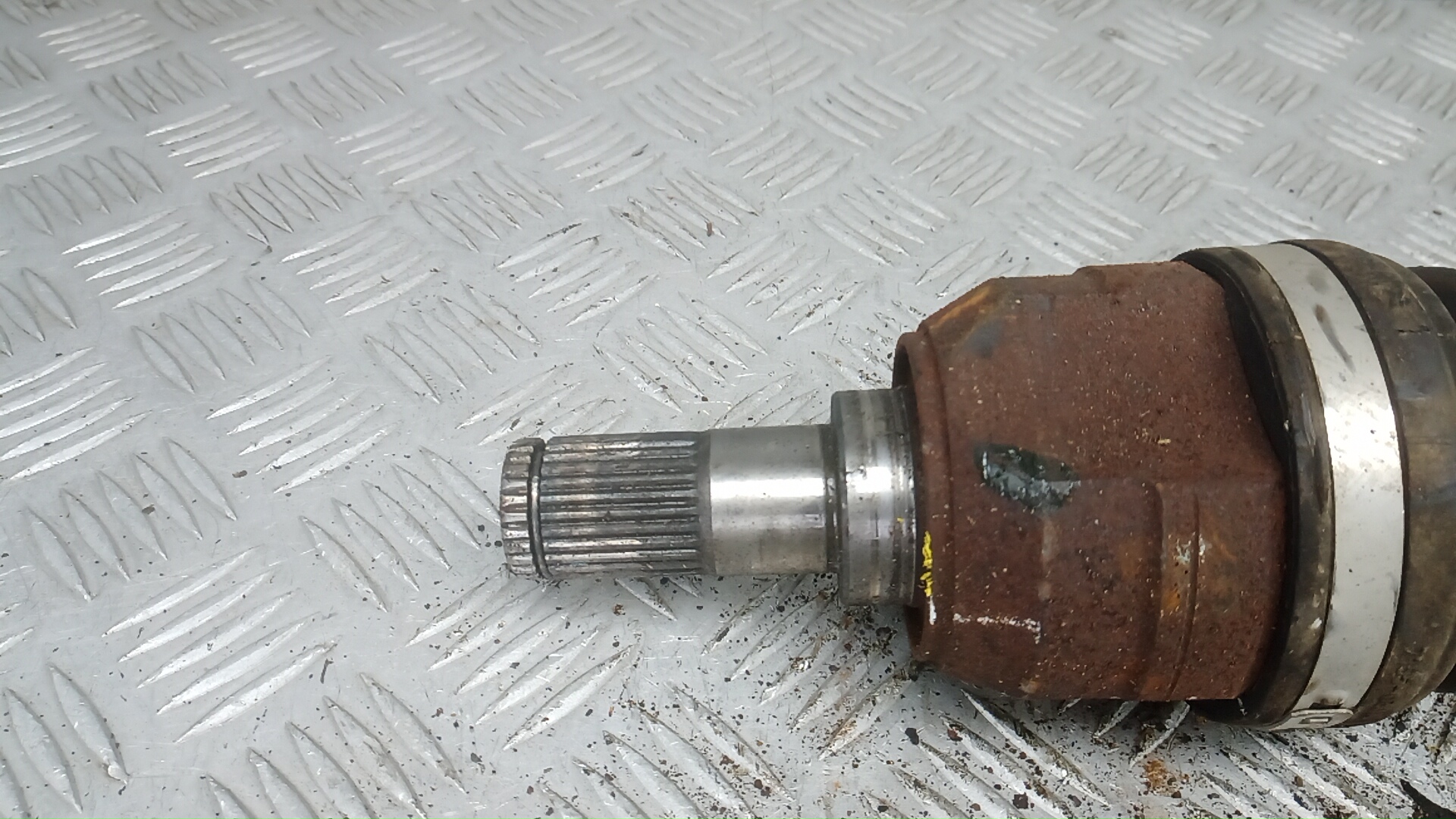 Полуось передняя левая