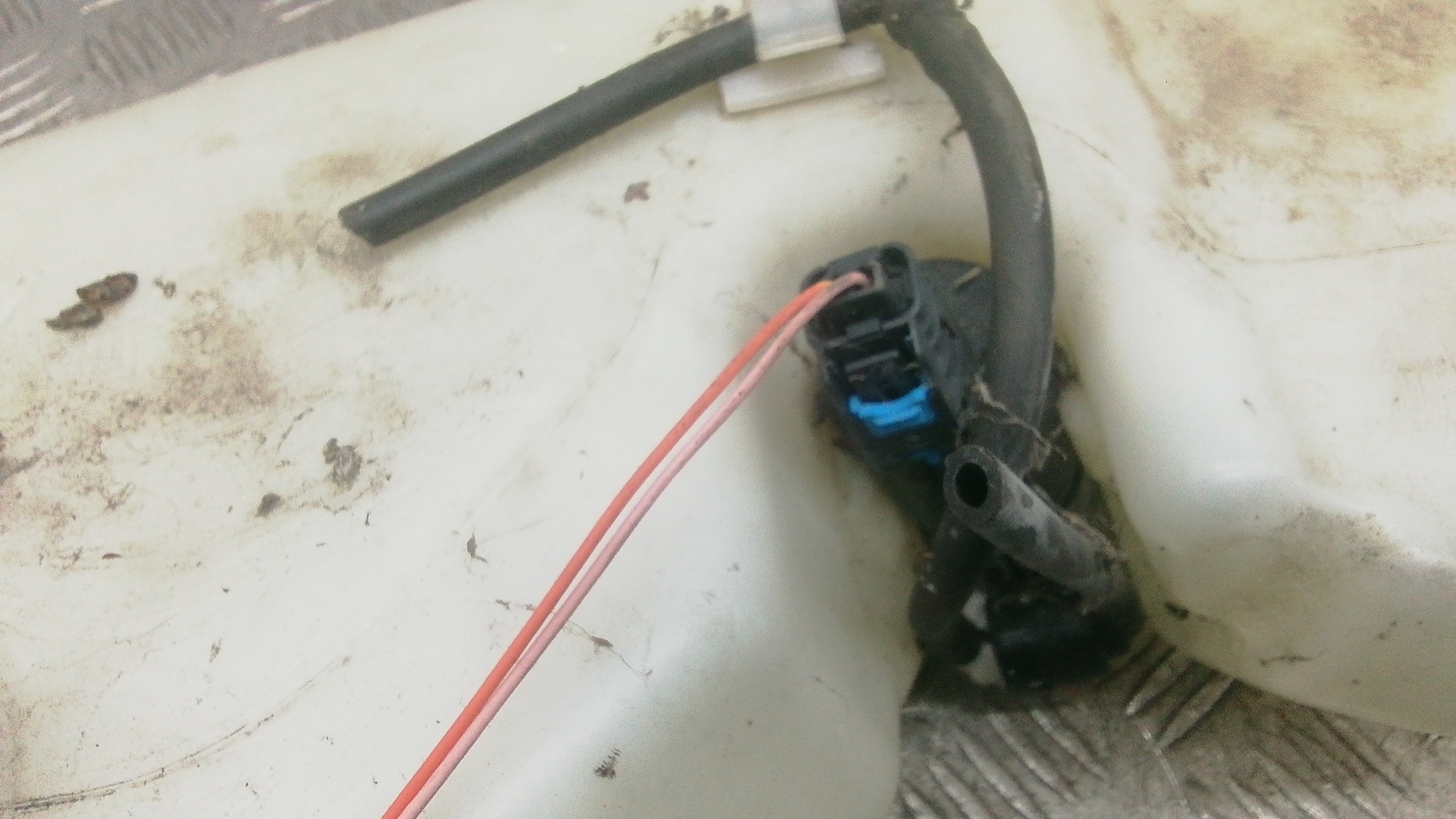 Бачок омывателя лобового стекла