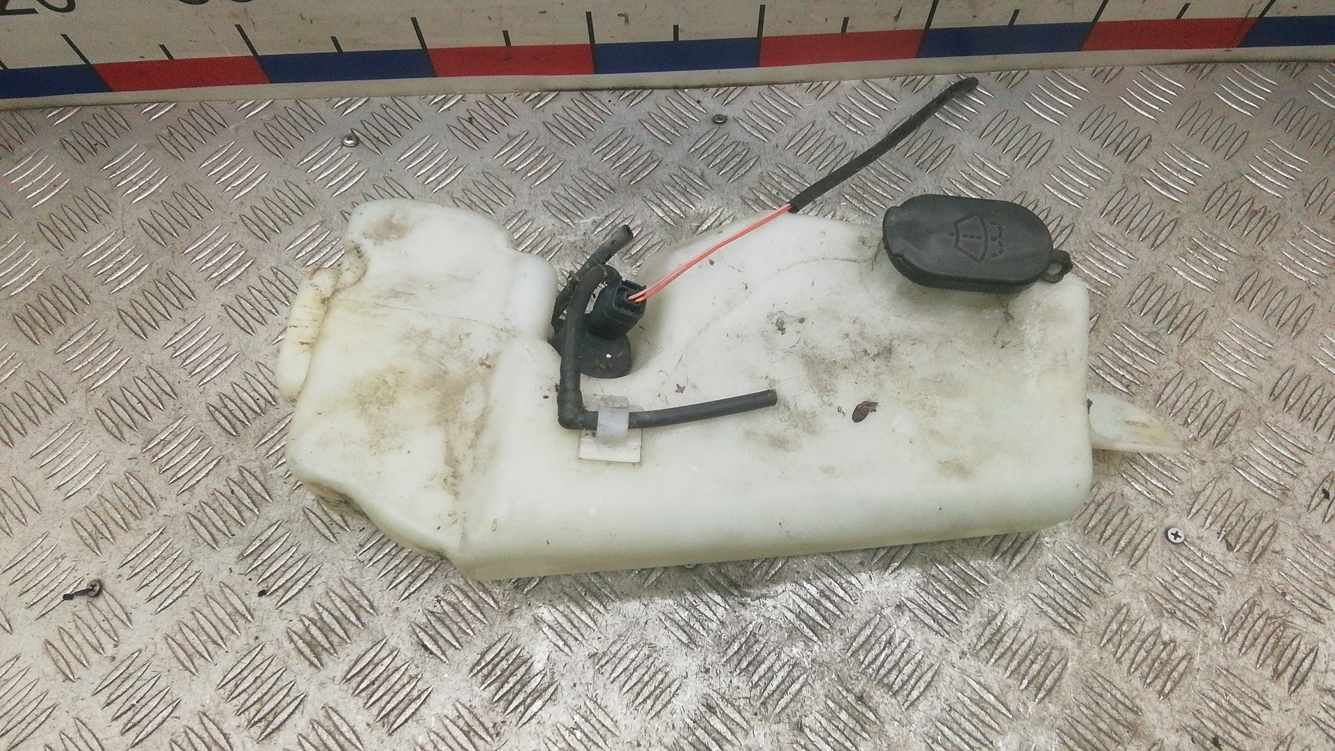 Бачок омывателя лобового стекла