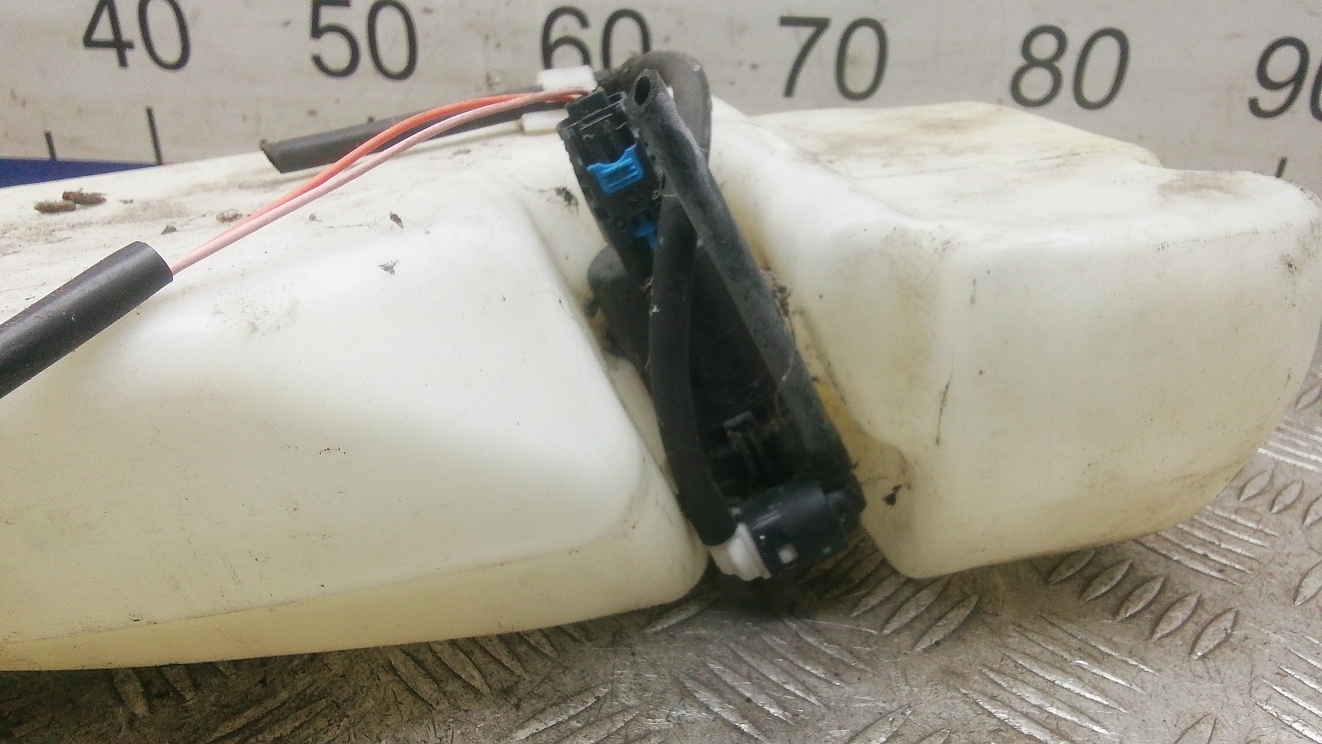 Бачок омывателя лобового стекла