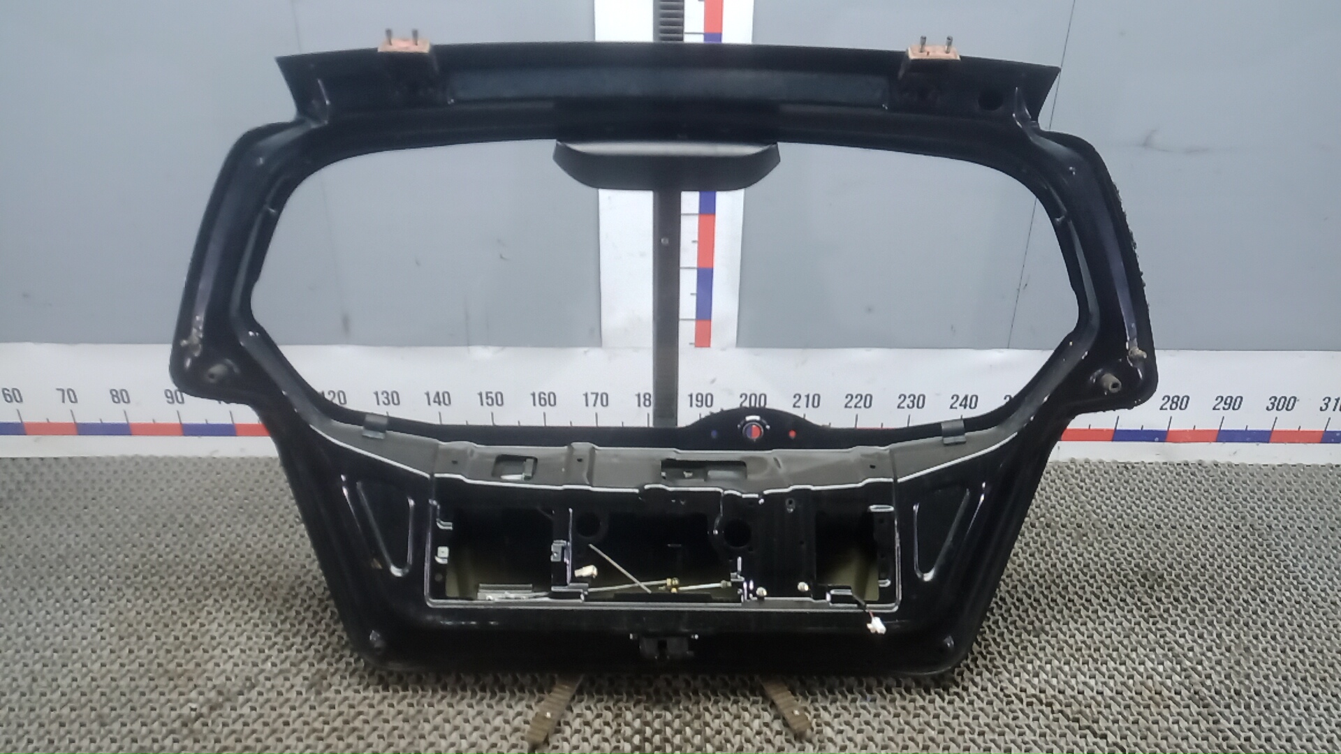 Дверь багажника