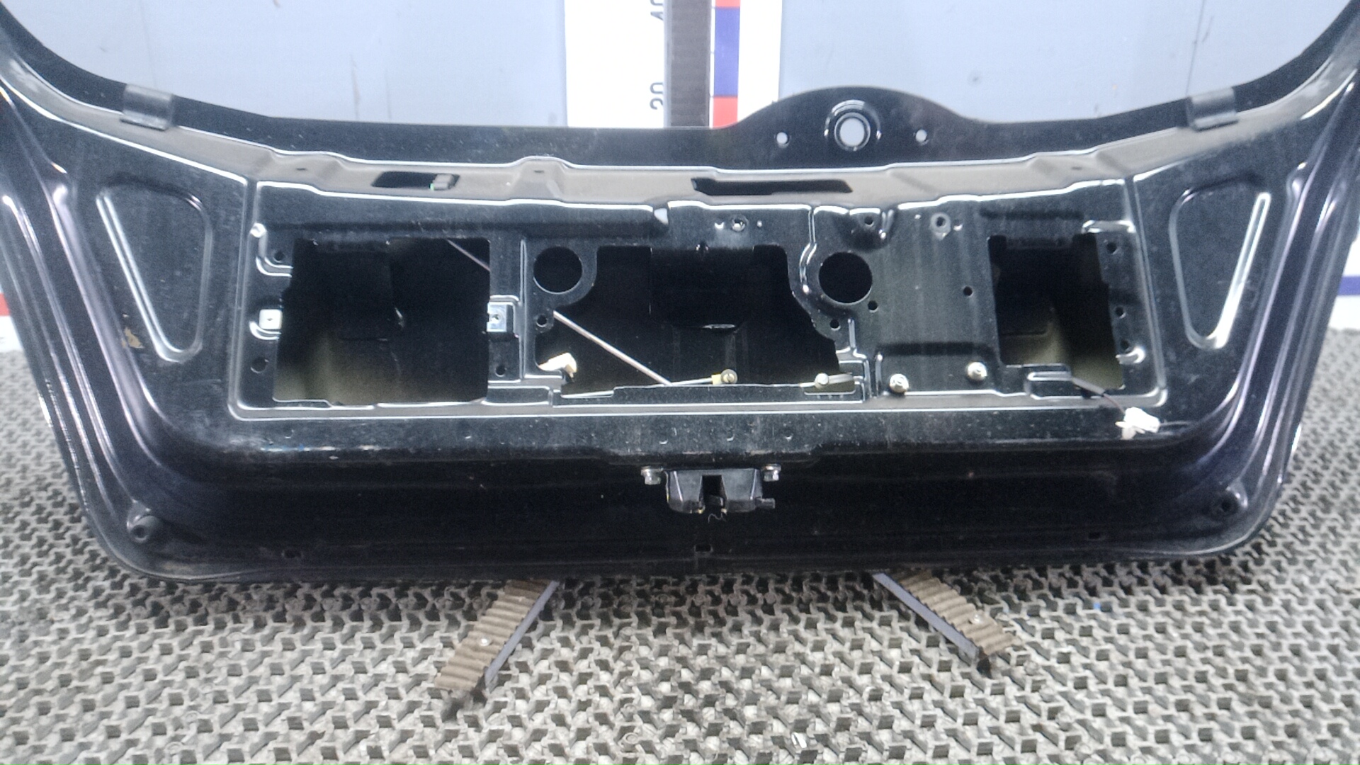 Дверь багажника