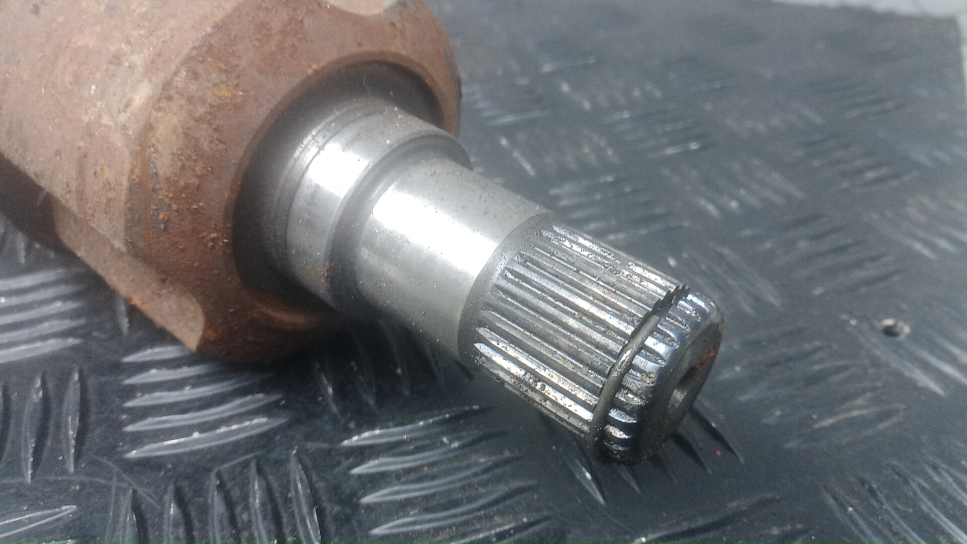 Полуось передняя правая