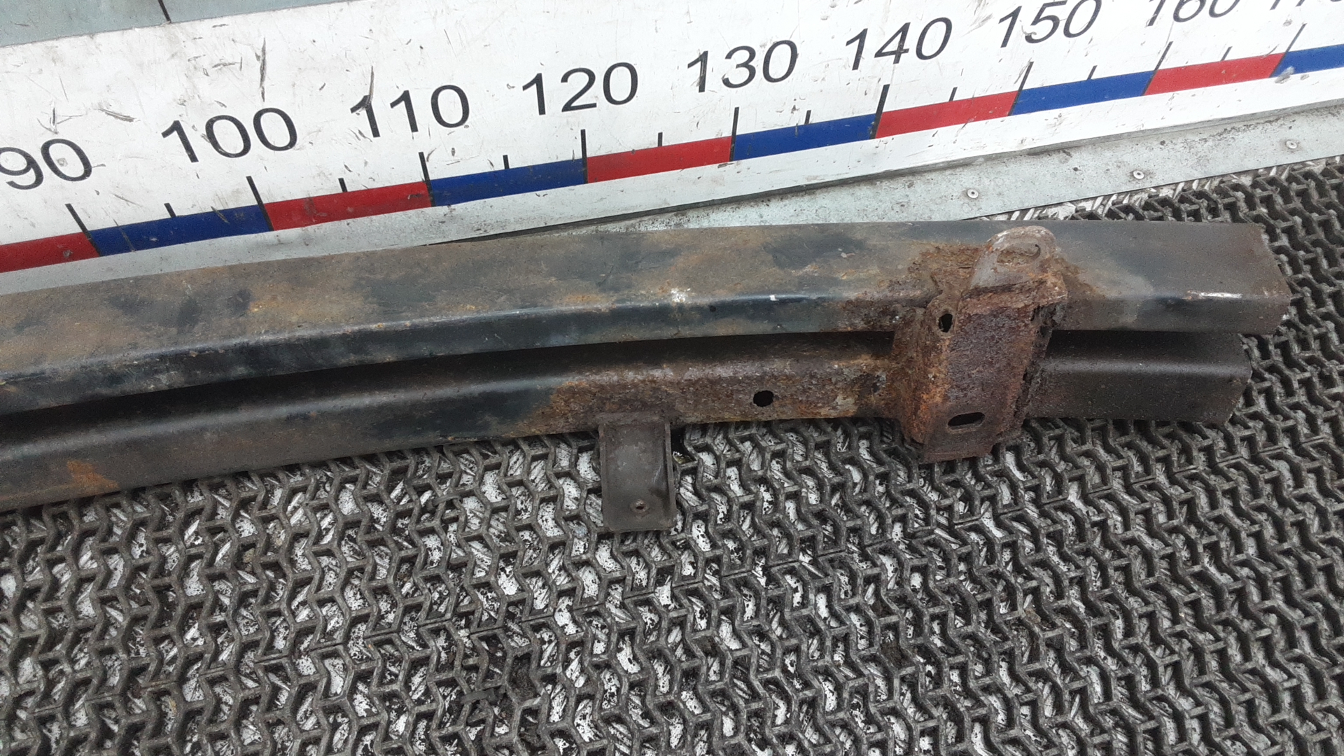 Кронштейн усилителя переднего бампера