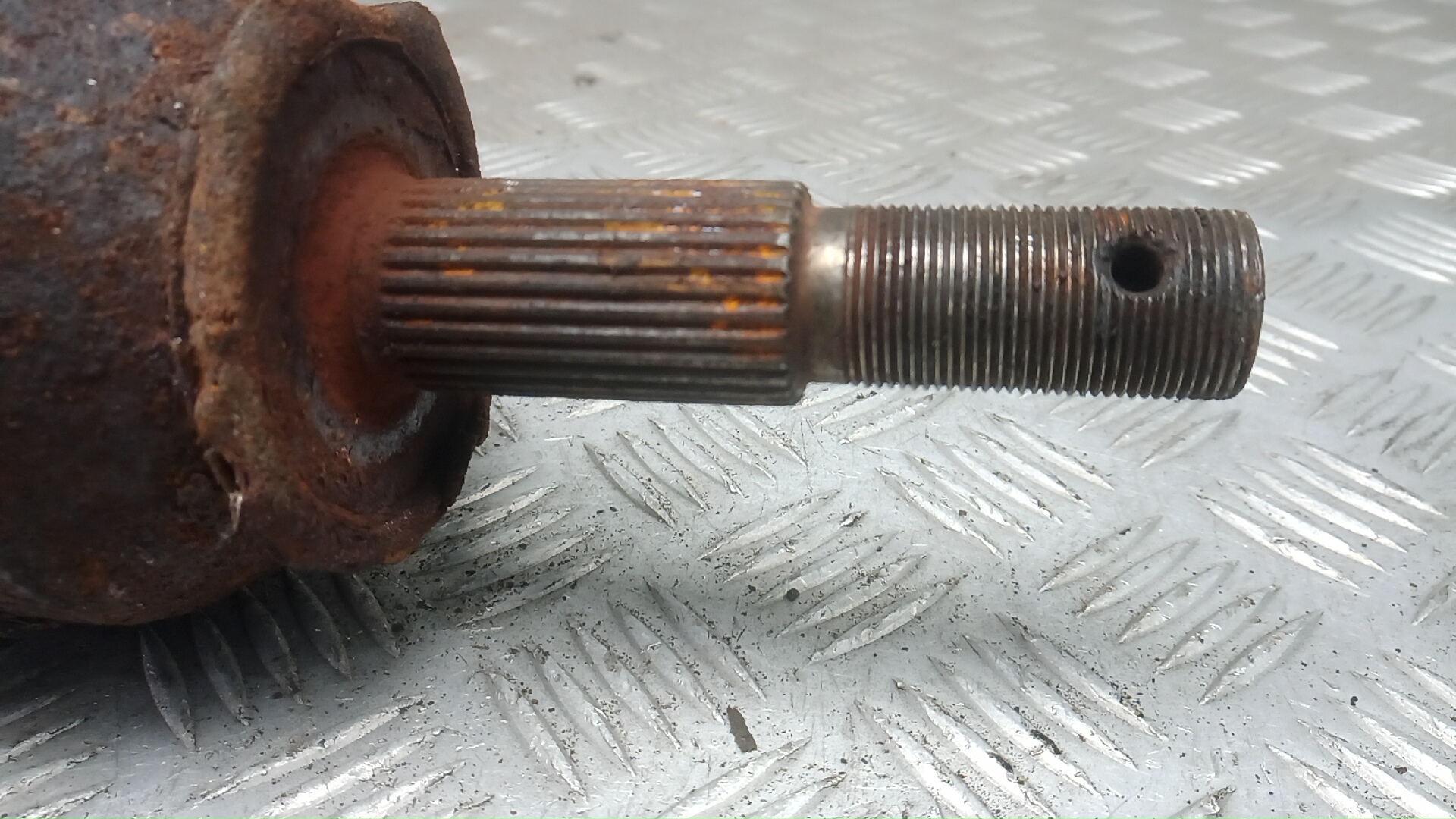 Полуось передняя правая