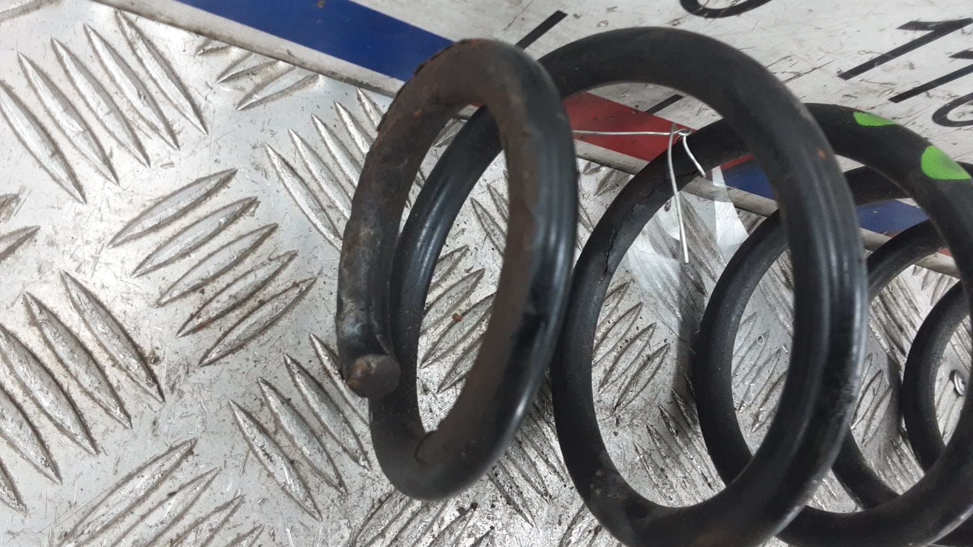 Пружина задняя