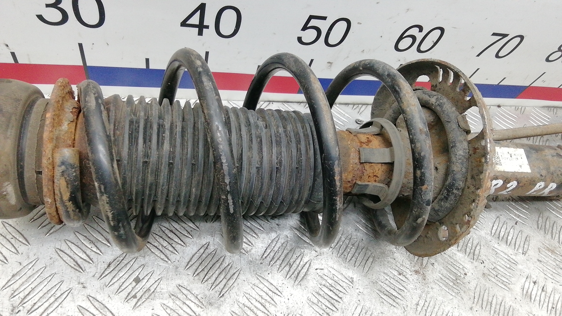 Амортизатор передний правый