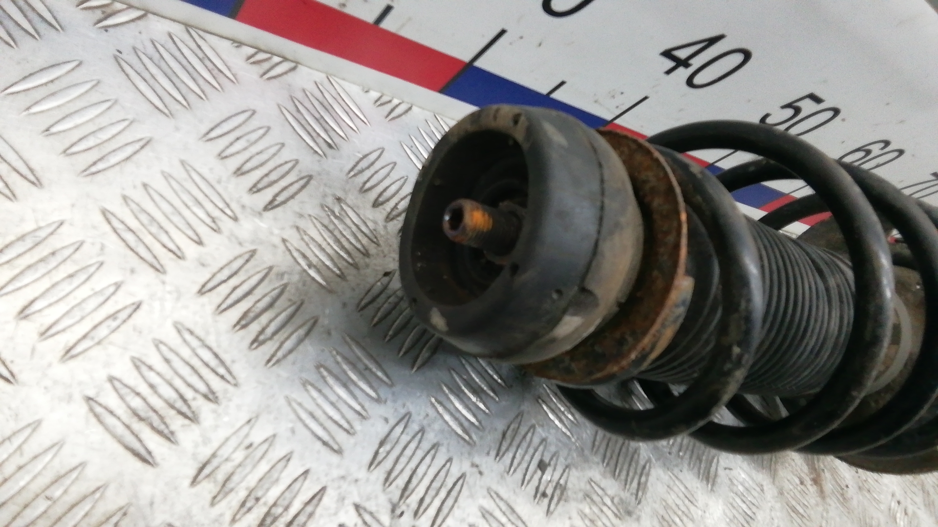 Амортизатор передний правый