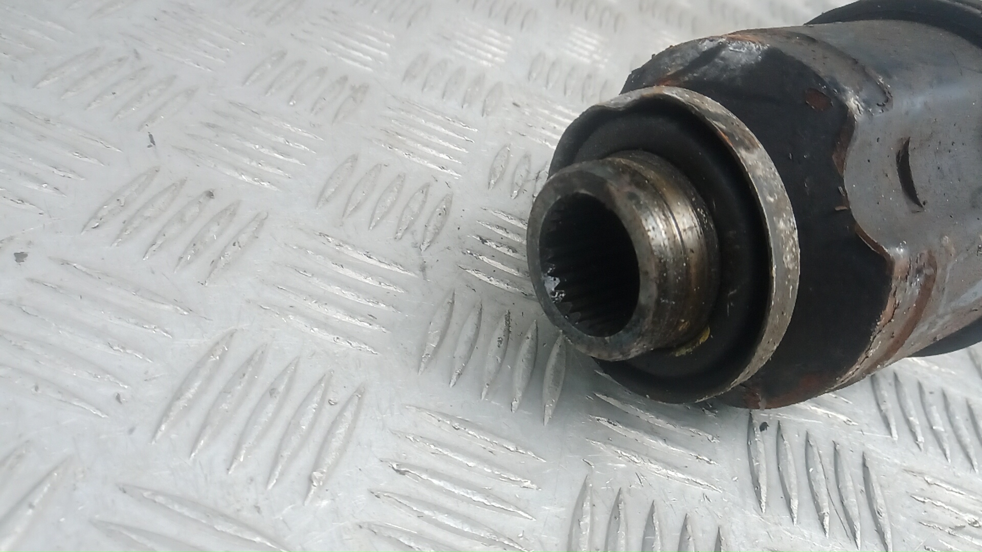 Полуось передняя левая