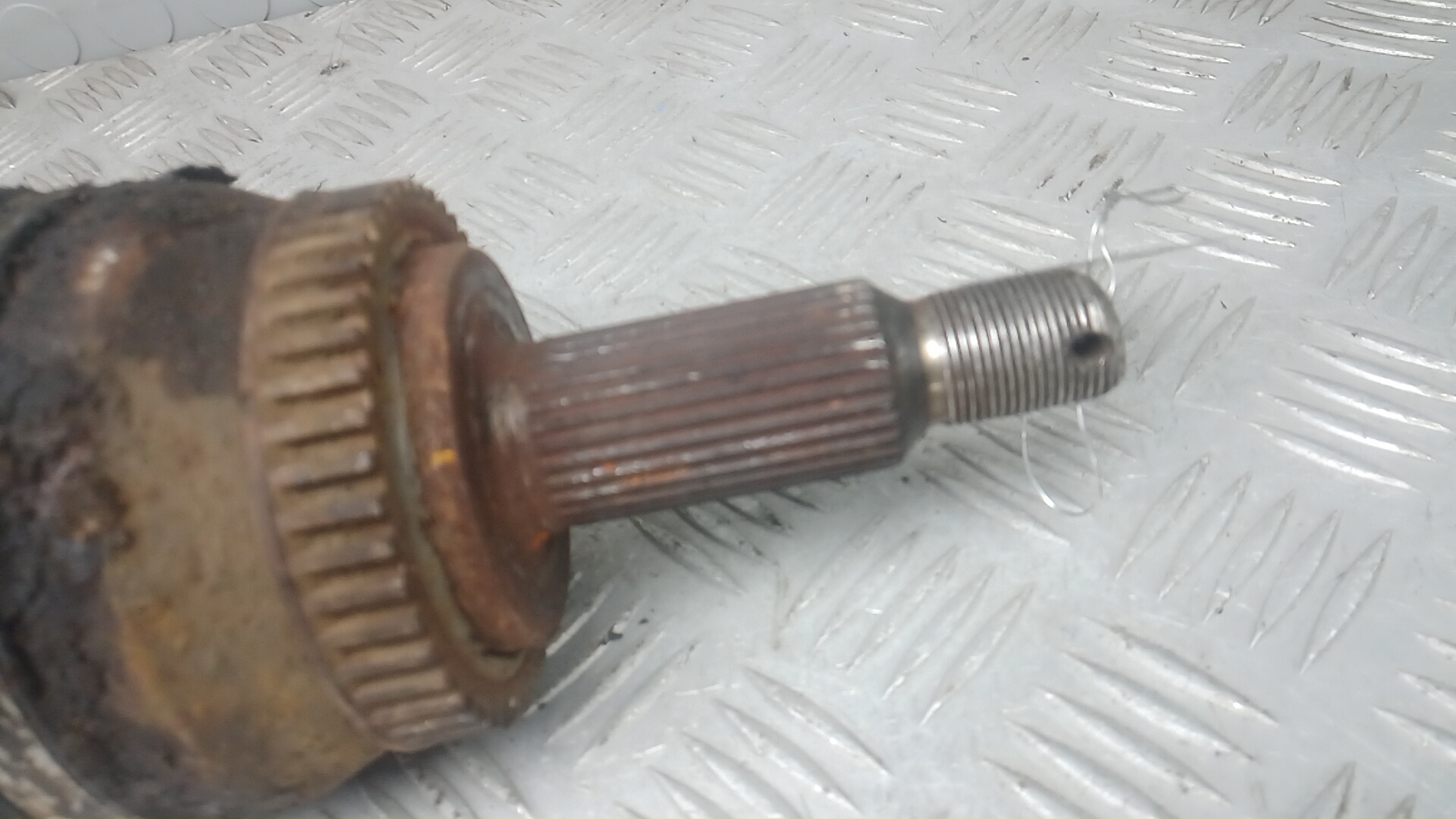 Полуось передняя левая