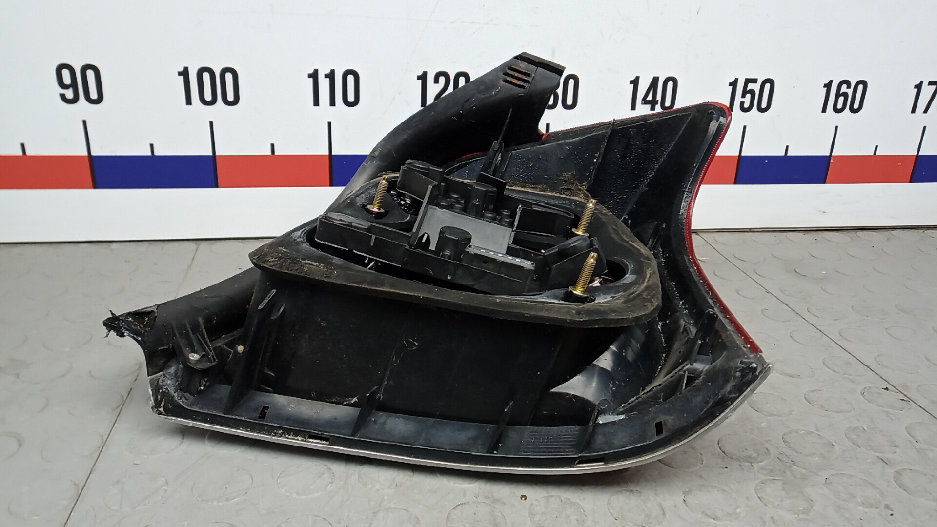 Фонарь задний левый