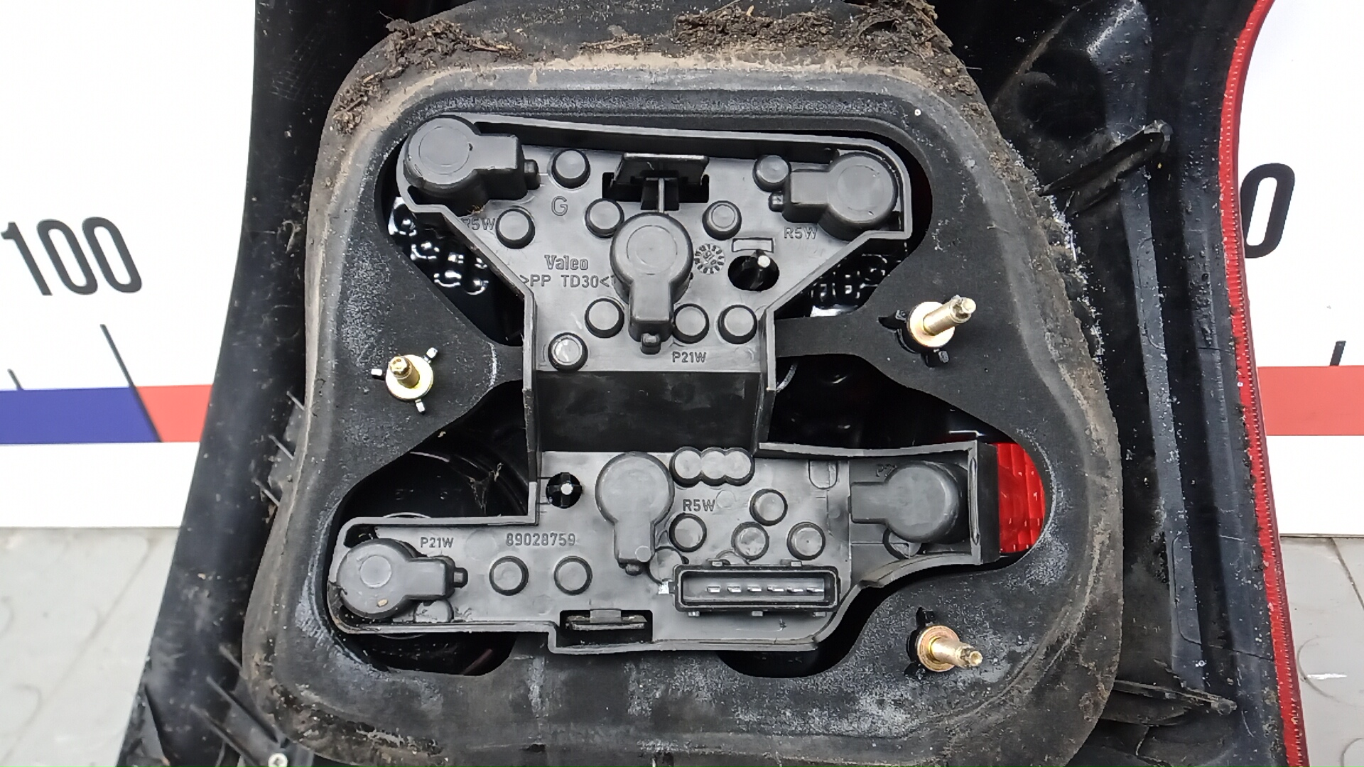 Фонарь задний левый