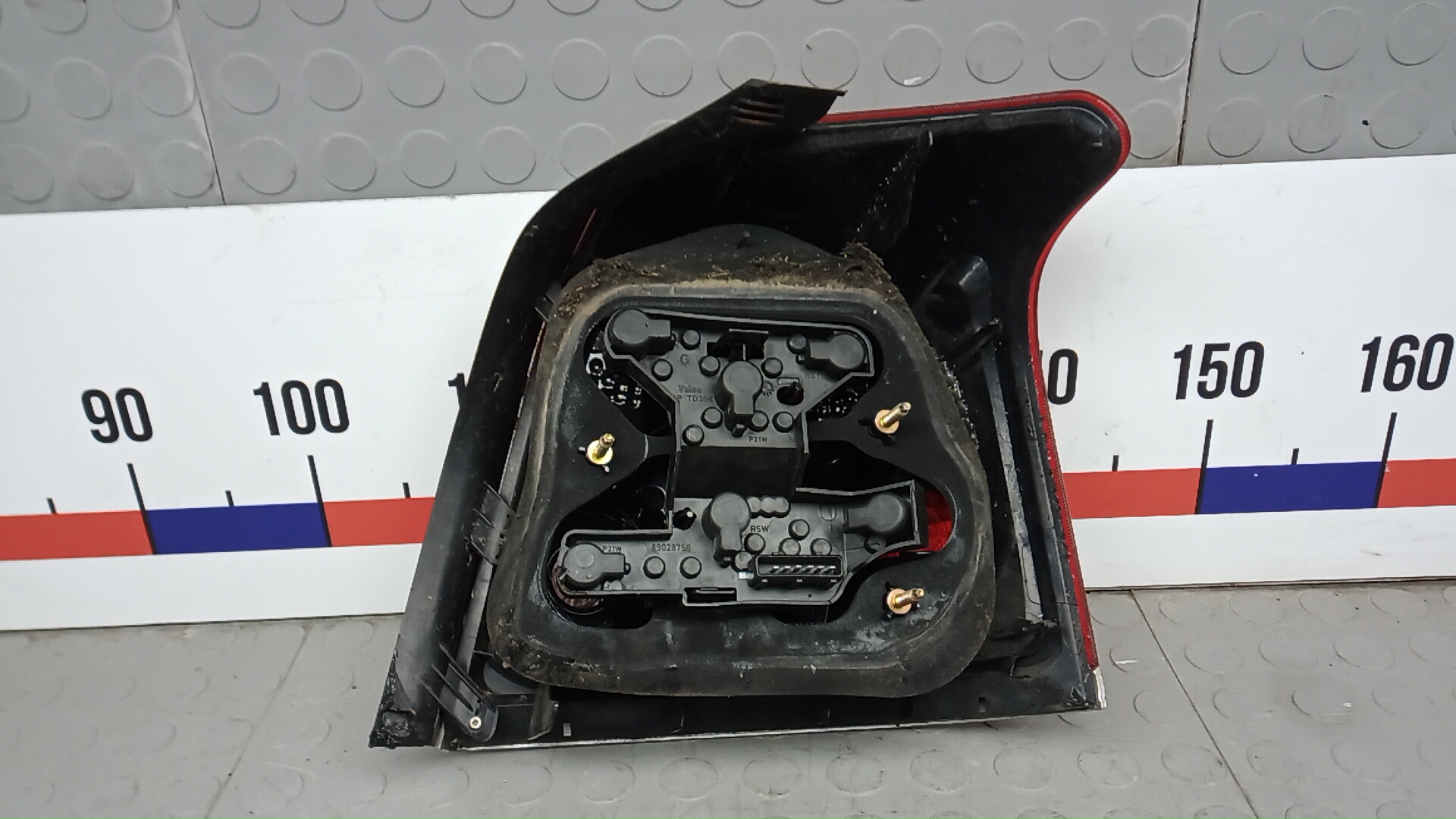 Фонарь задний левый