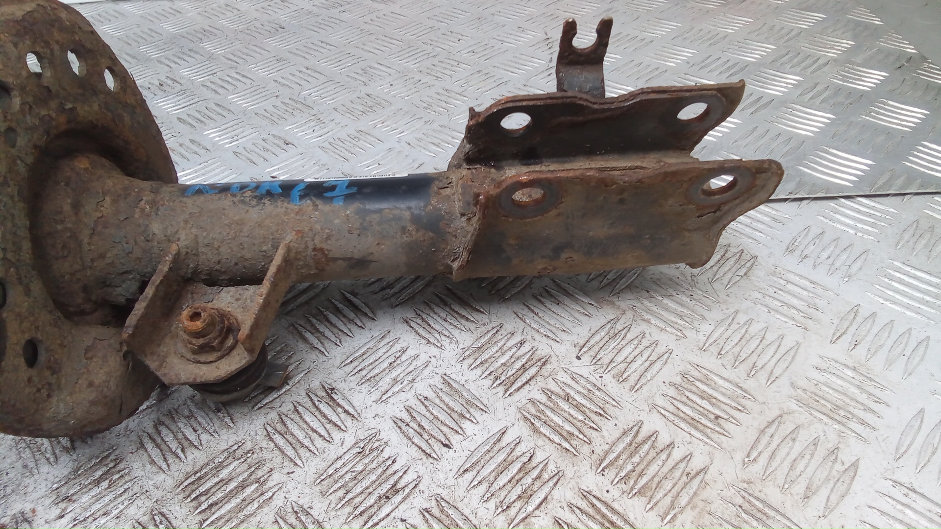 Амортизатор передний правый