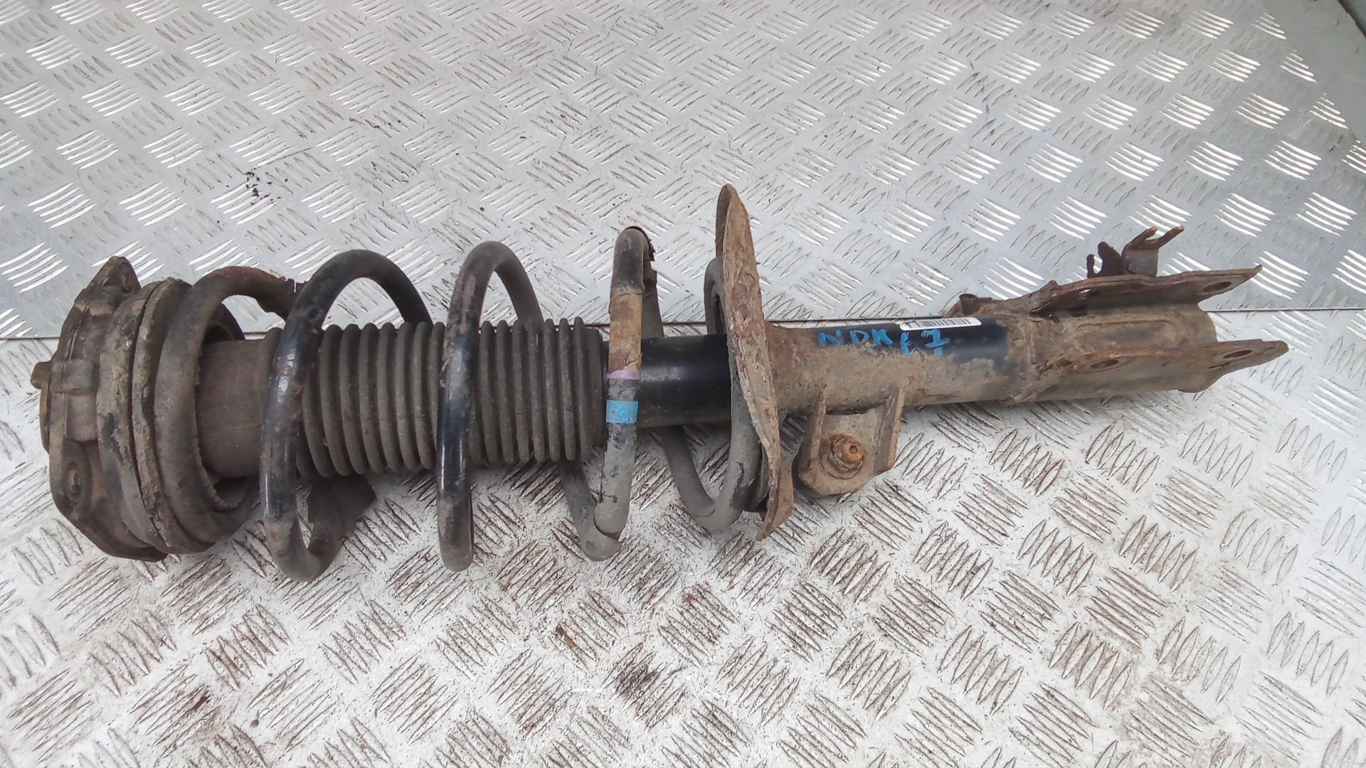 Амортизатор передний правый