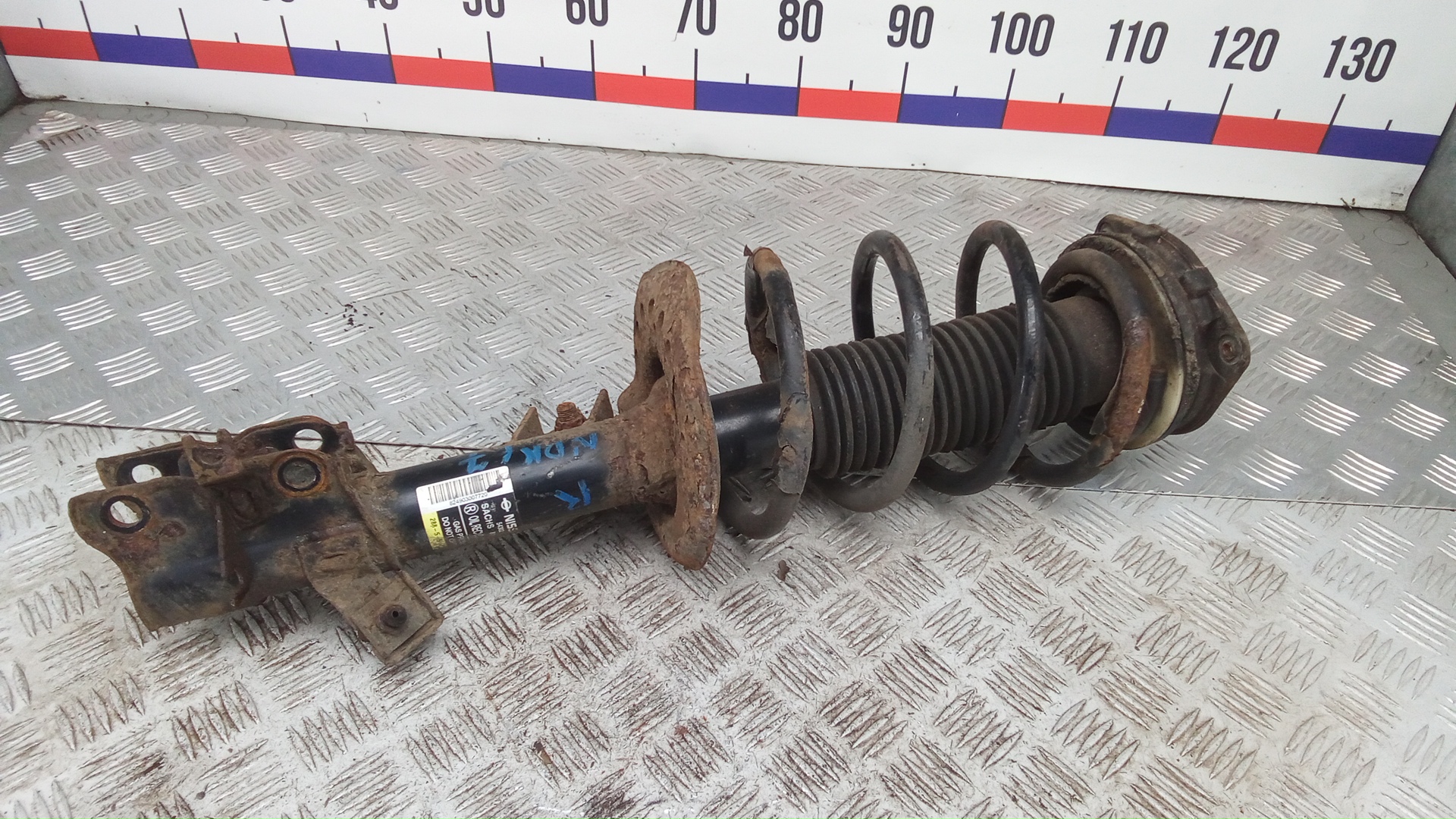 Амортизатор передний правый